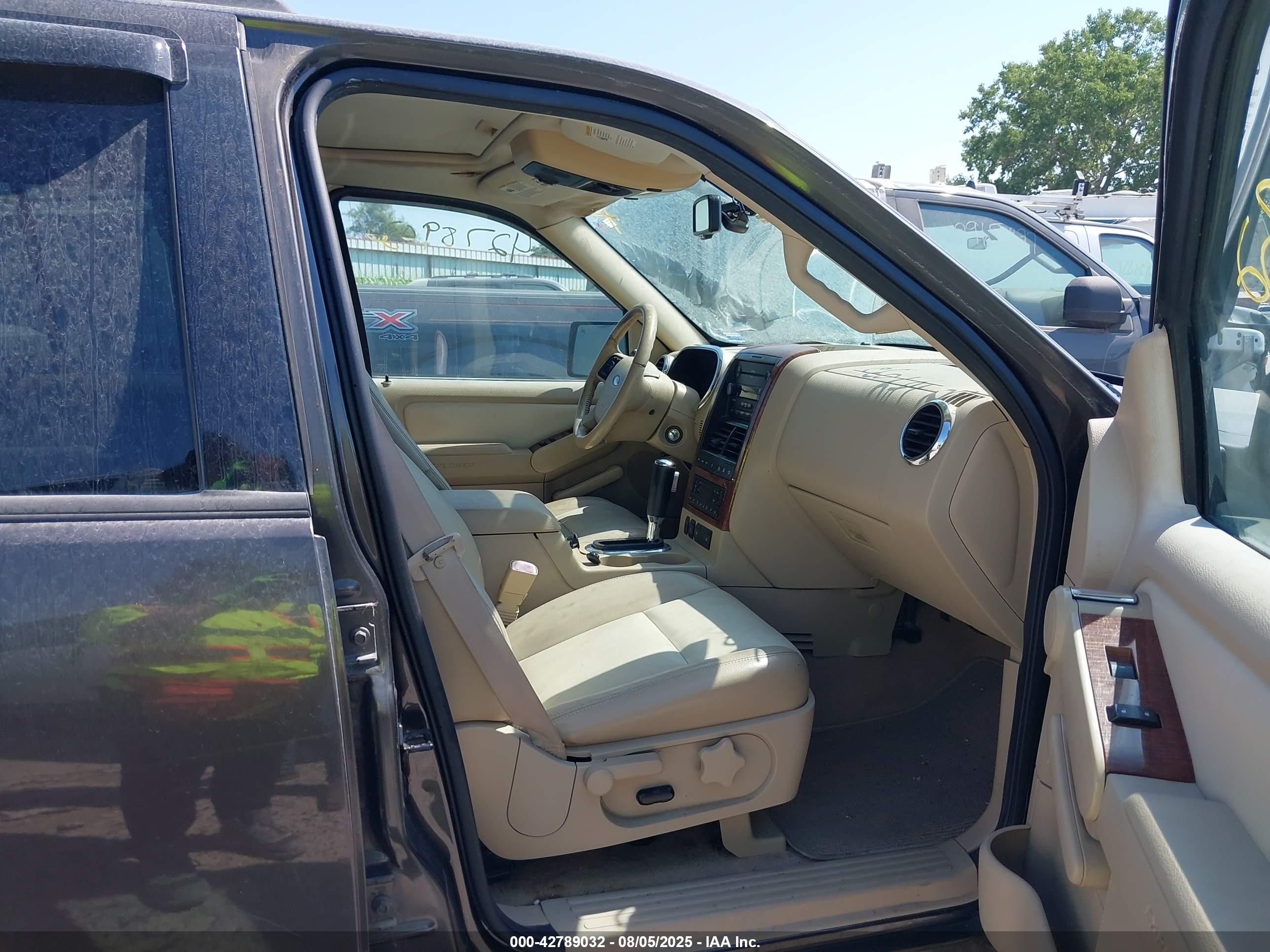 FORD EXPLORER image 5
