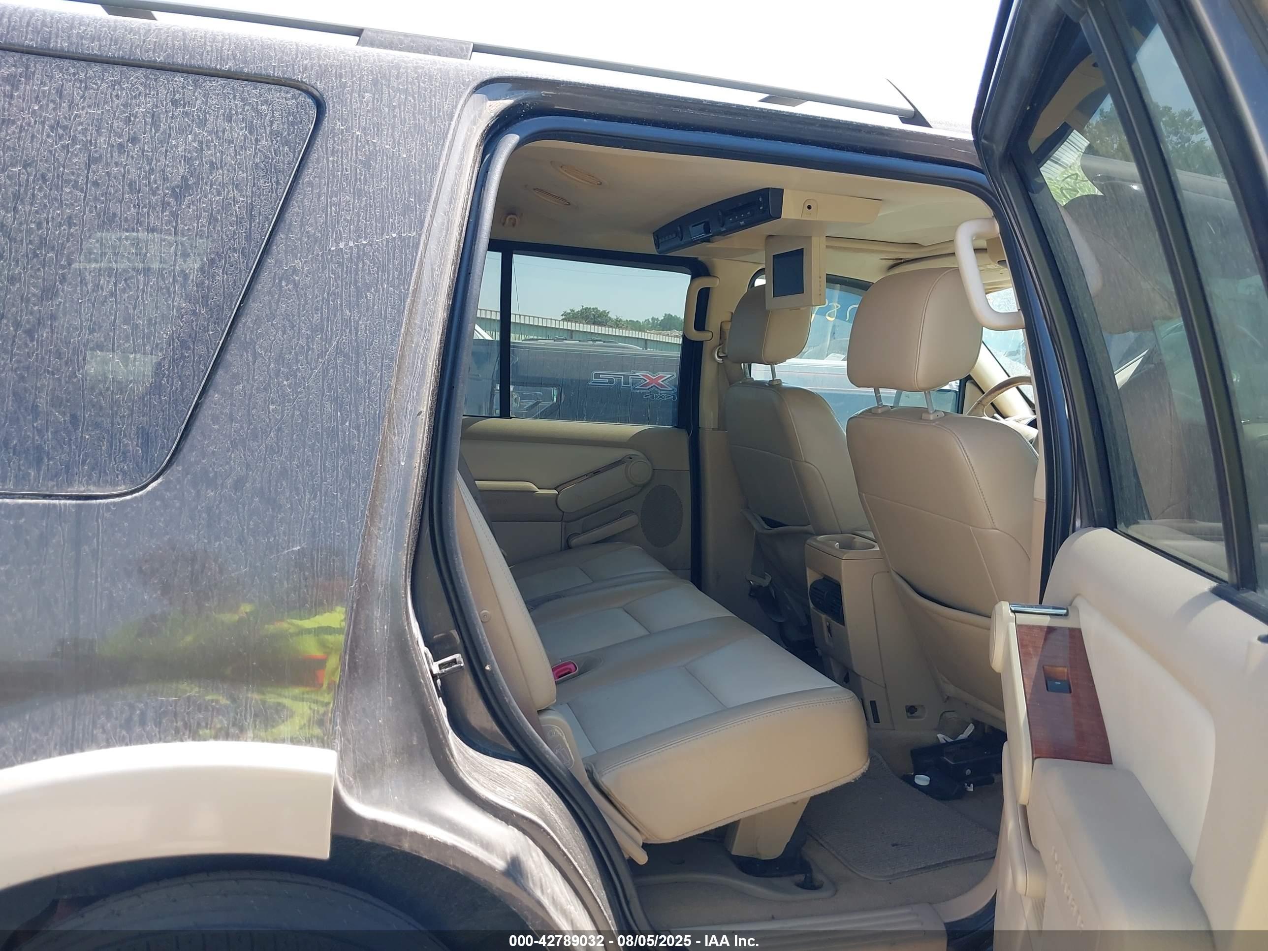 FORD EXPLORER image 8