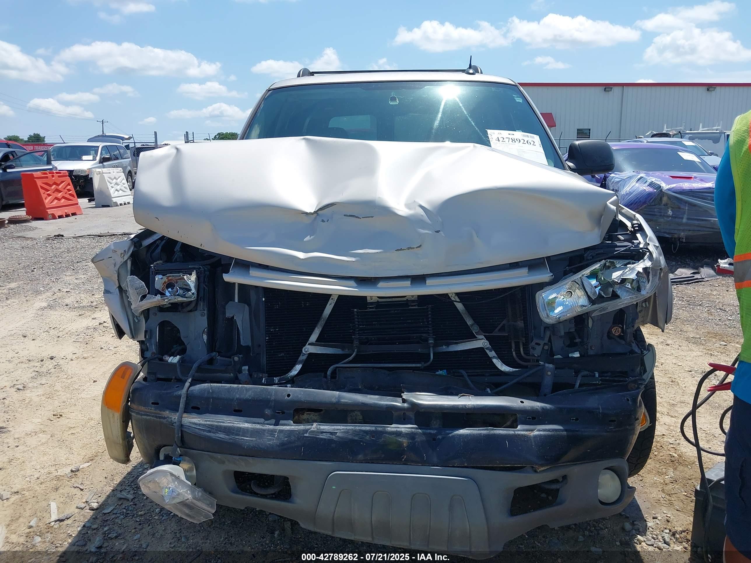 CHEVROLET TAHOE image 6