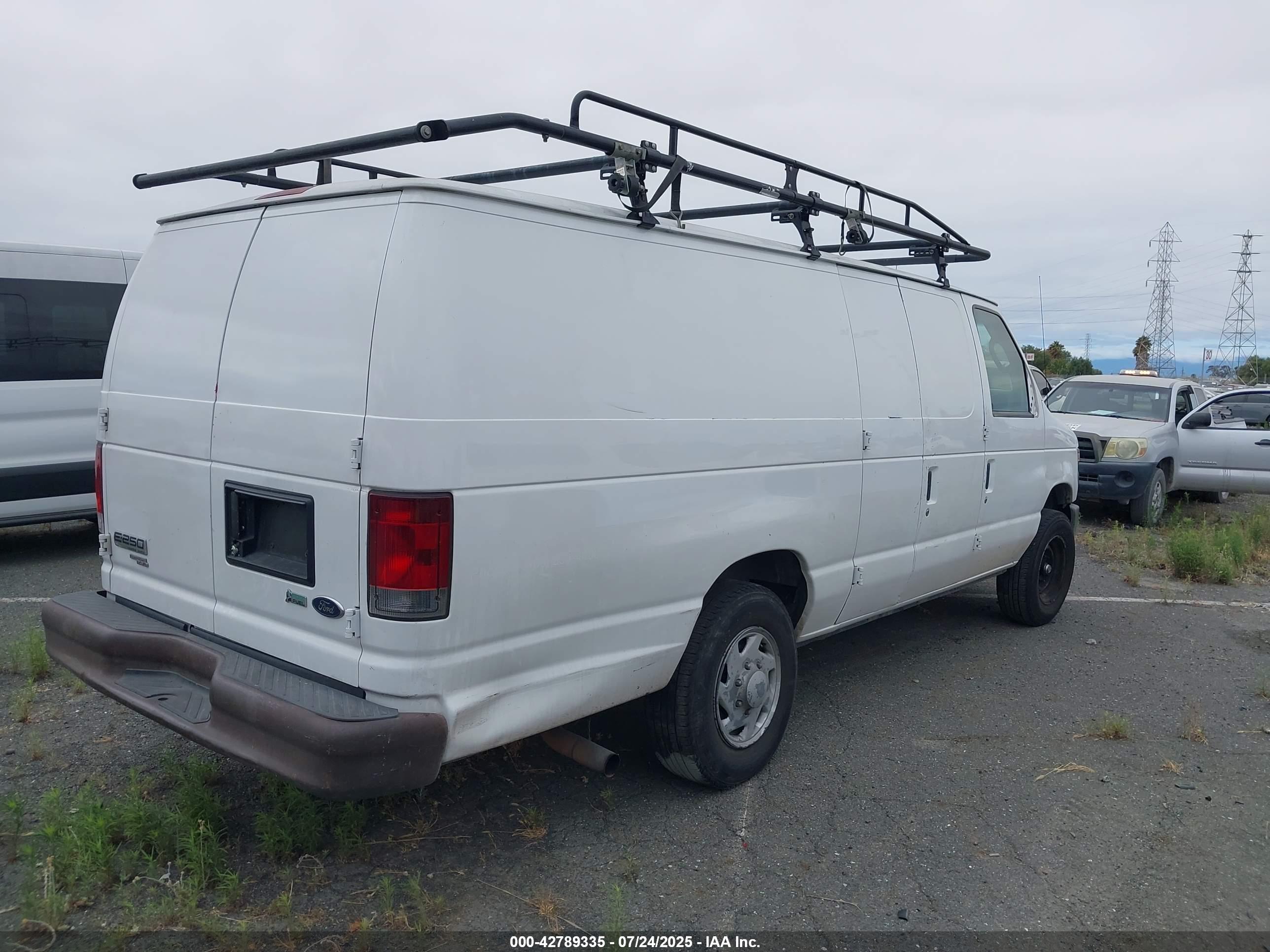 FORD E-250 image 4