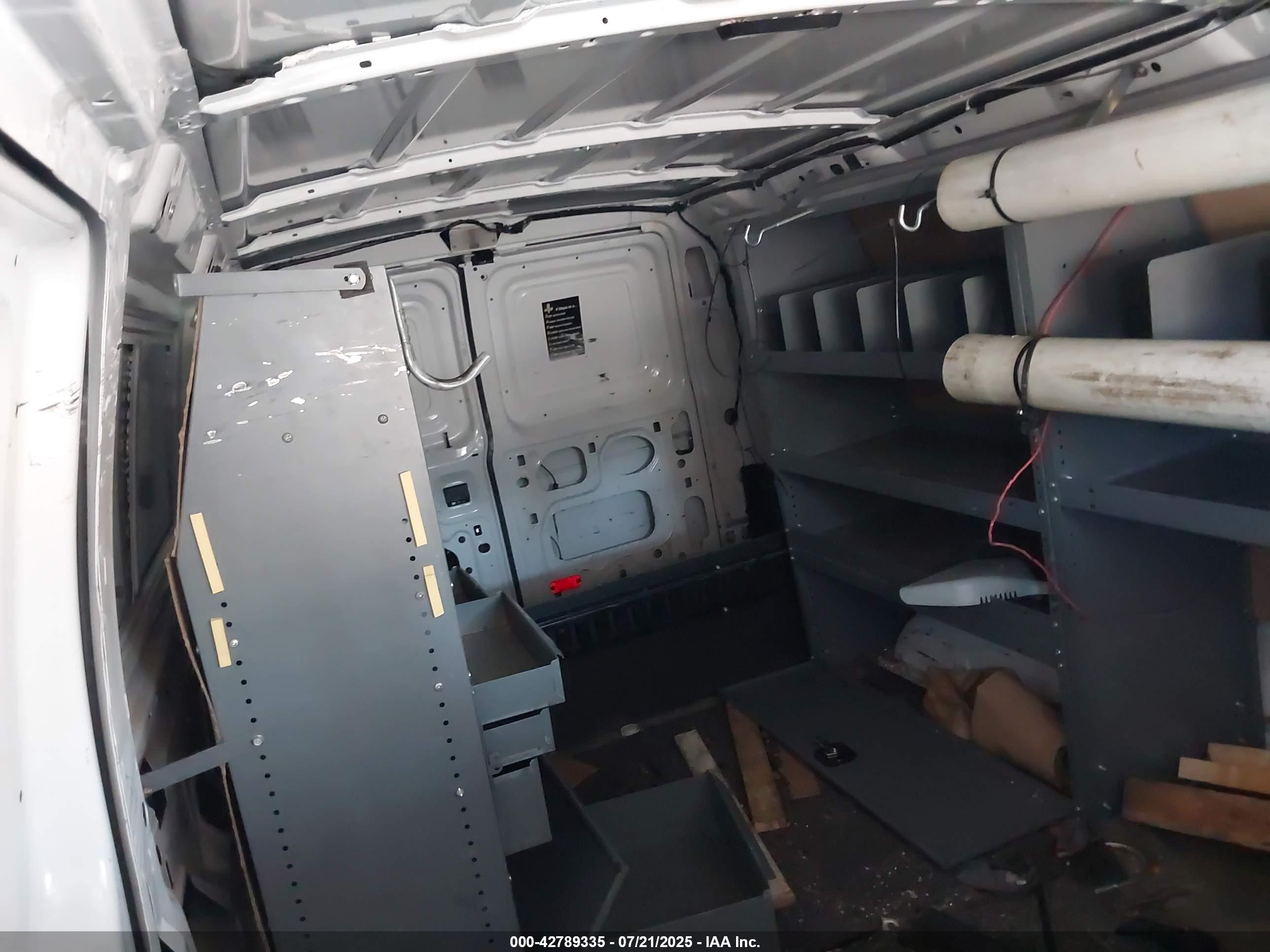 FORD E-250 image 8