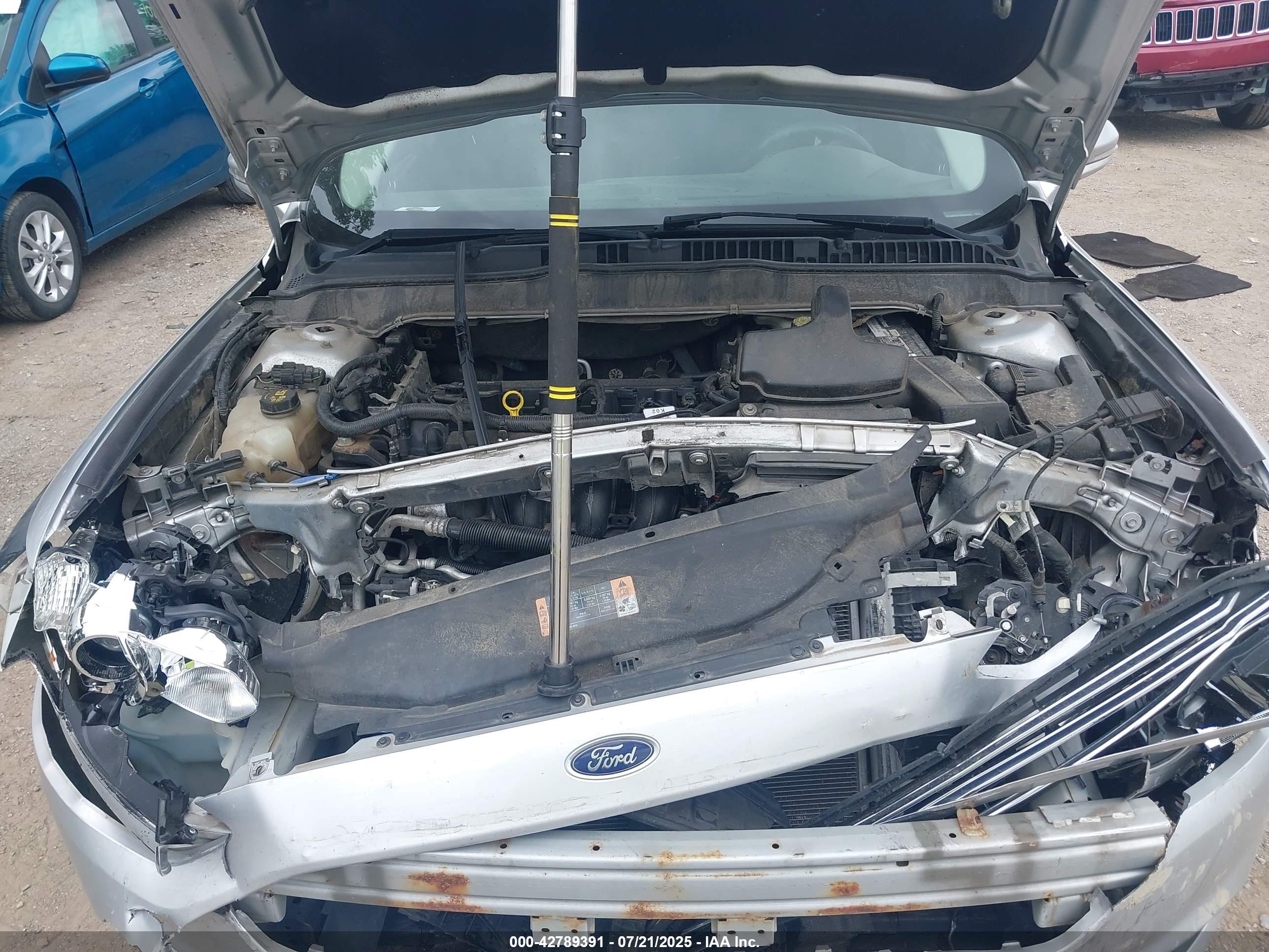 FORD FUSION image 10