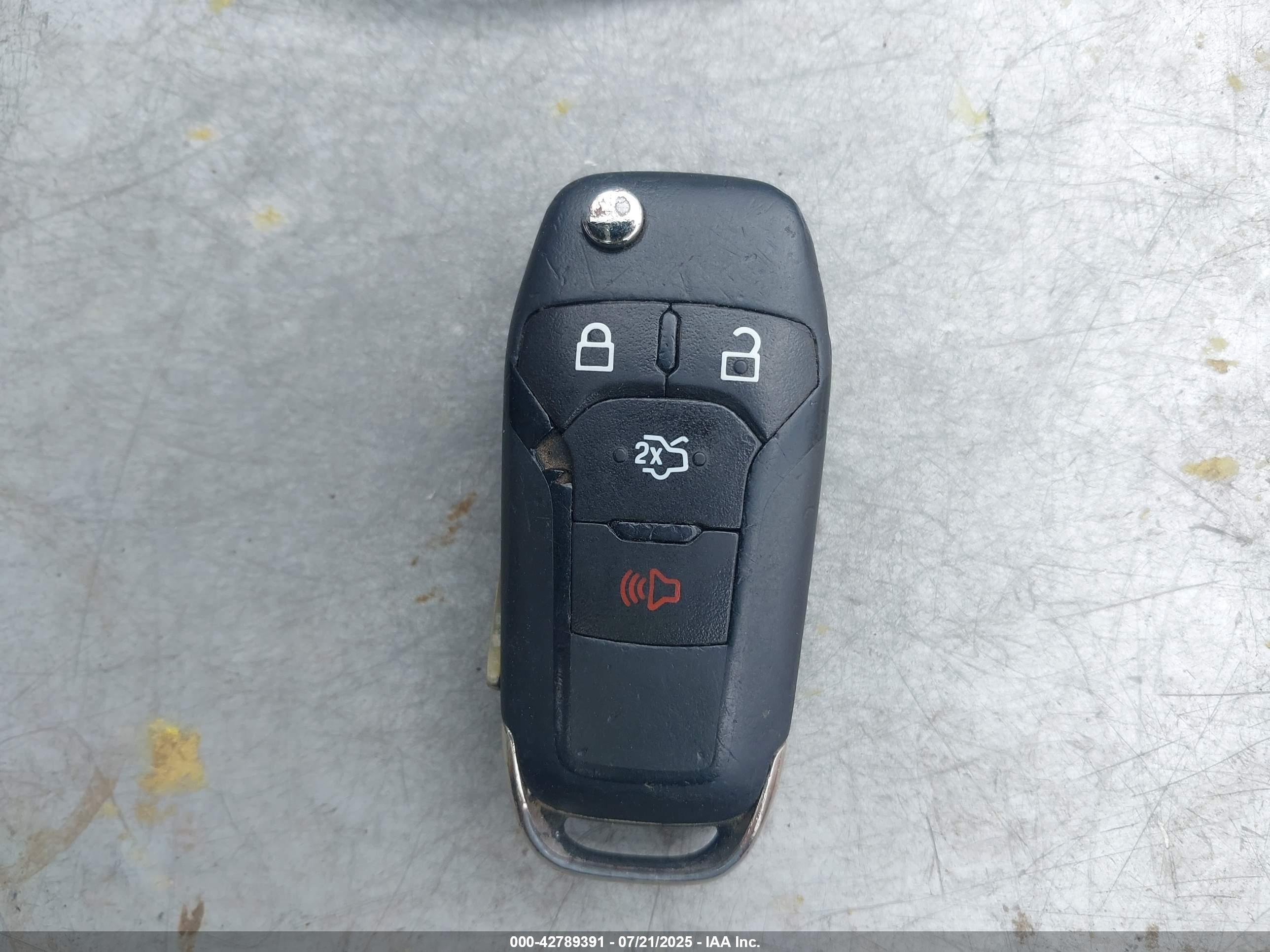 FORD FUSION image 11