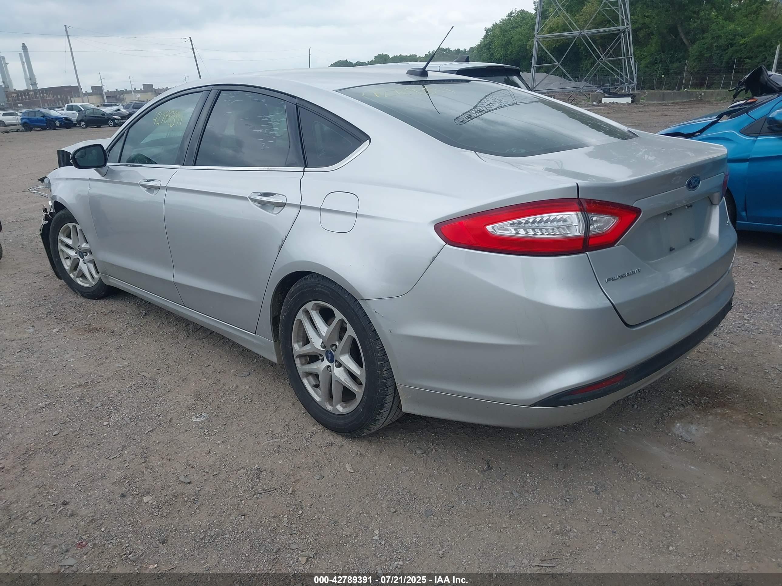 FORD FUSION image 3