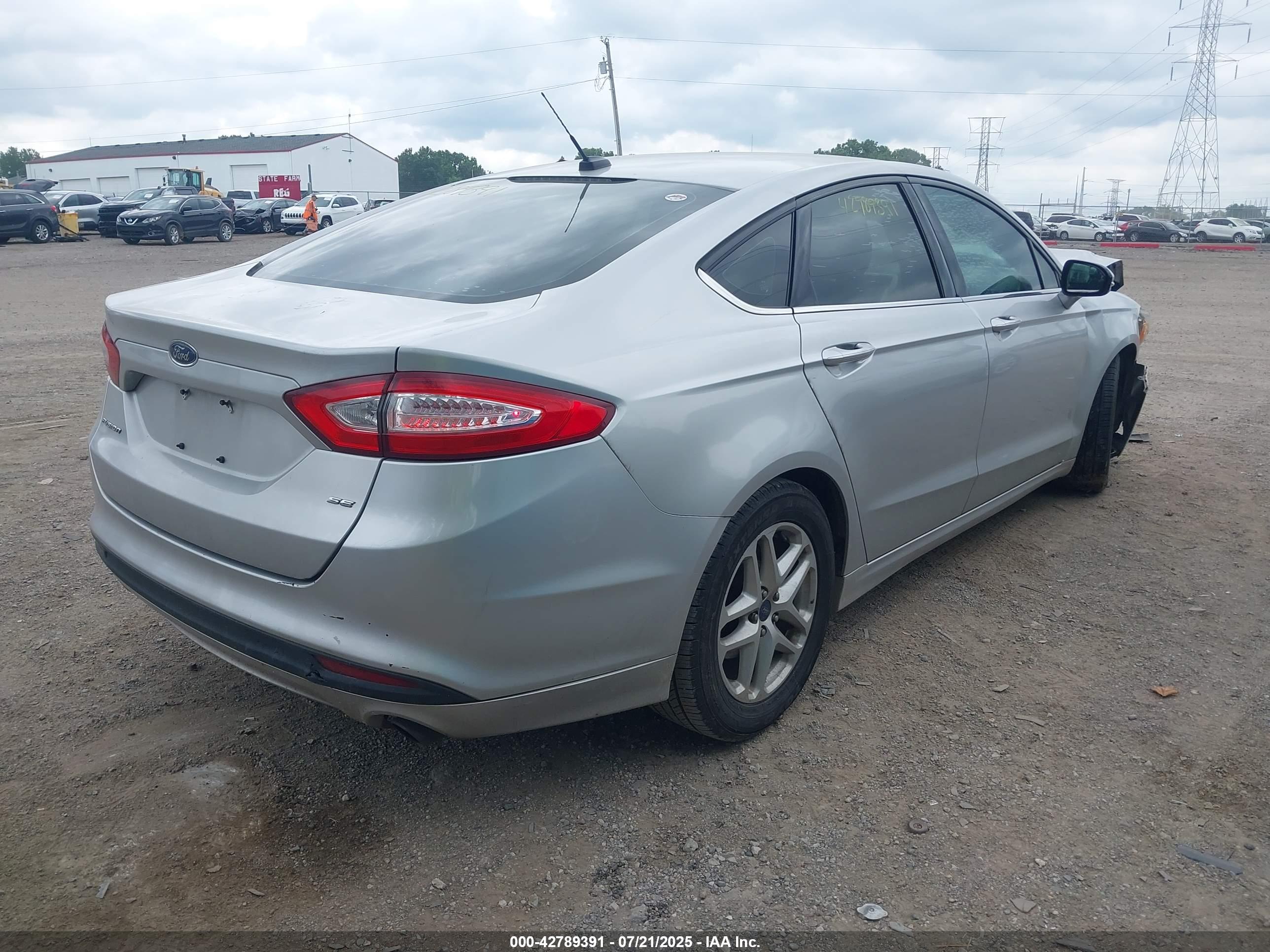 FORD FUSION image 4