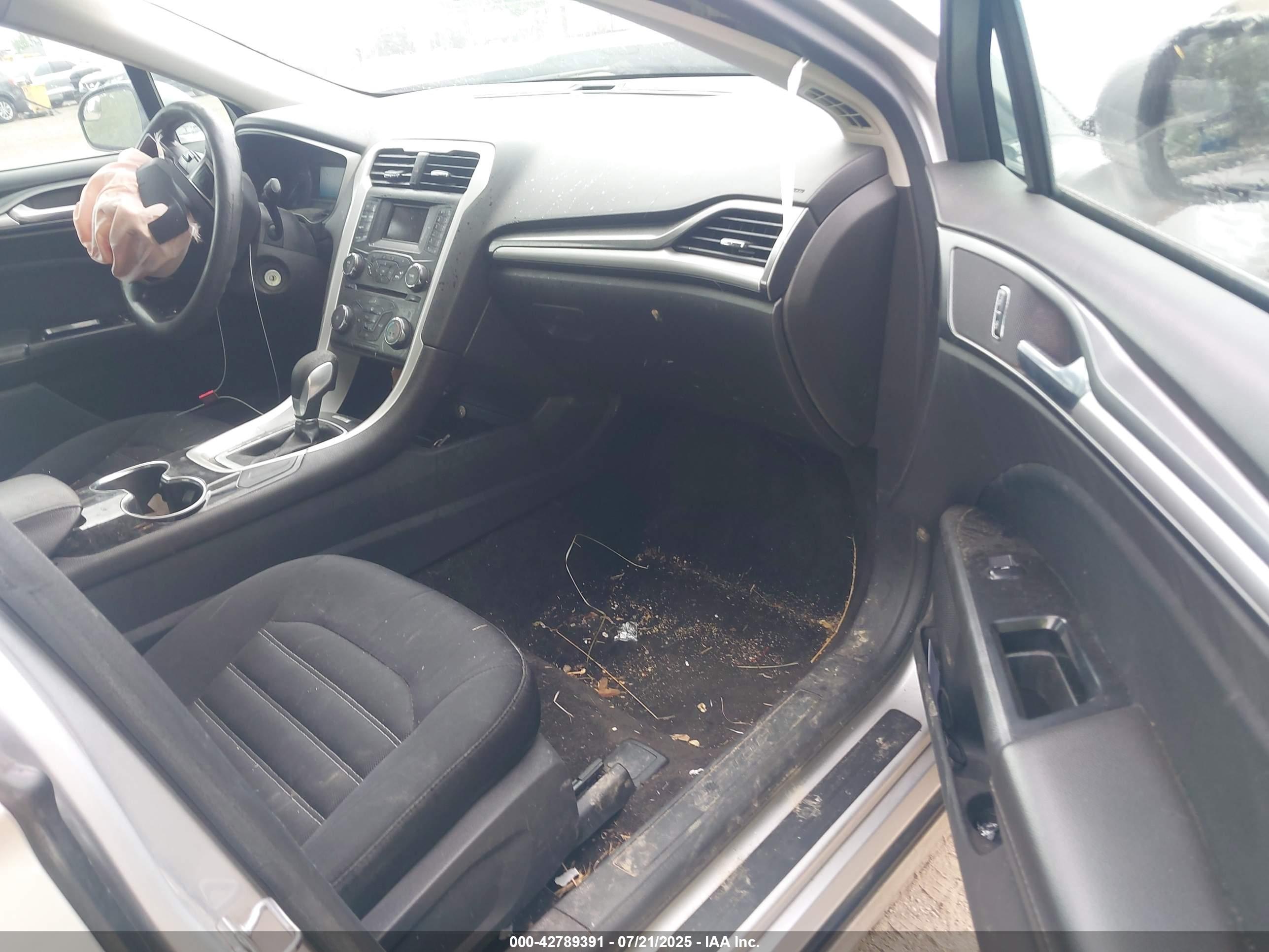 FORD FUSION image 5