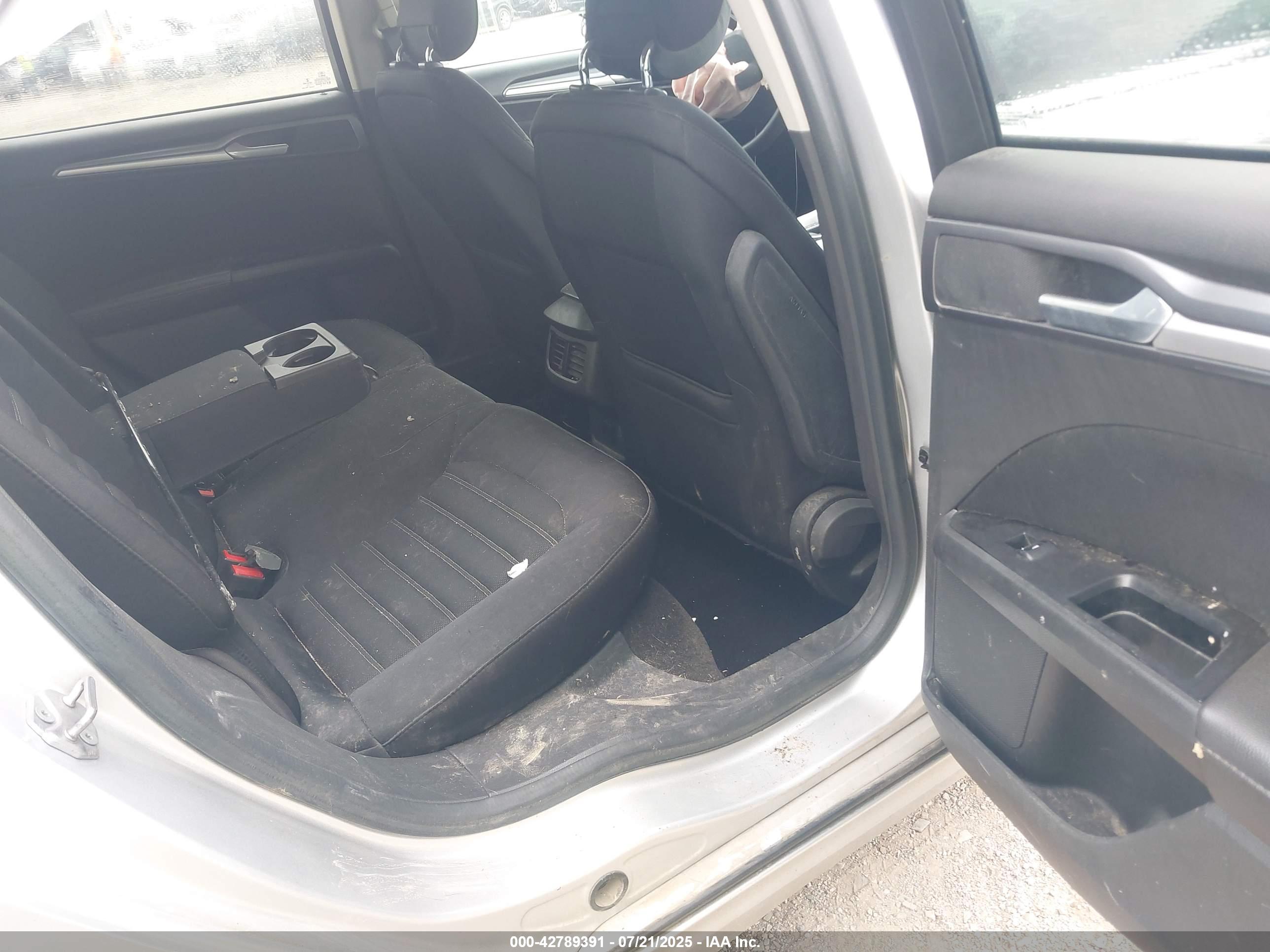 FORD FUSION image 8