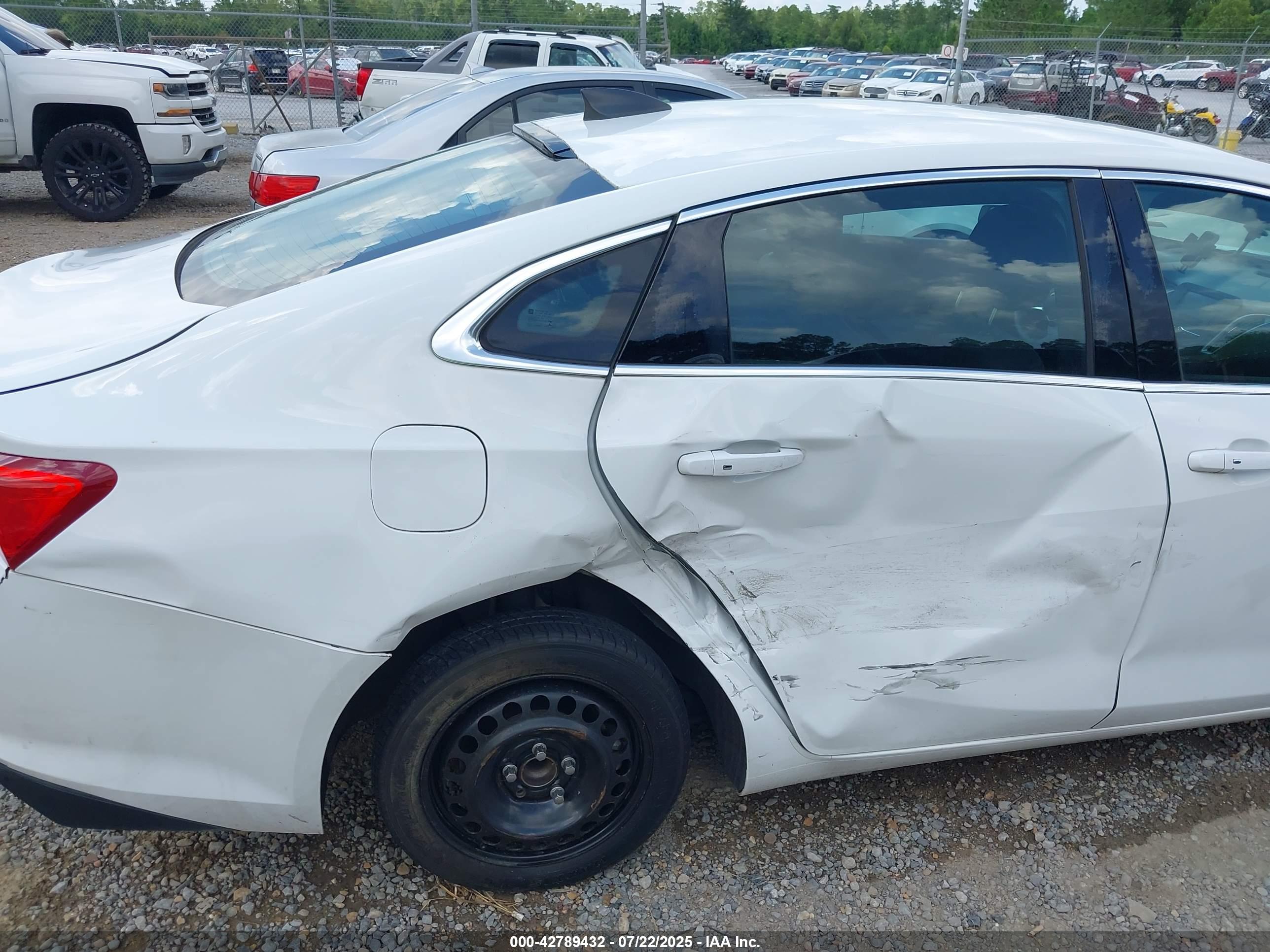 CHEVROLET MALIBU image 6