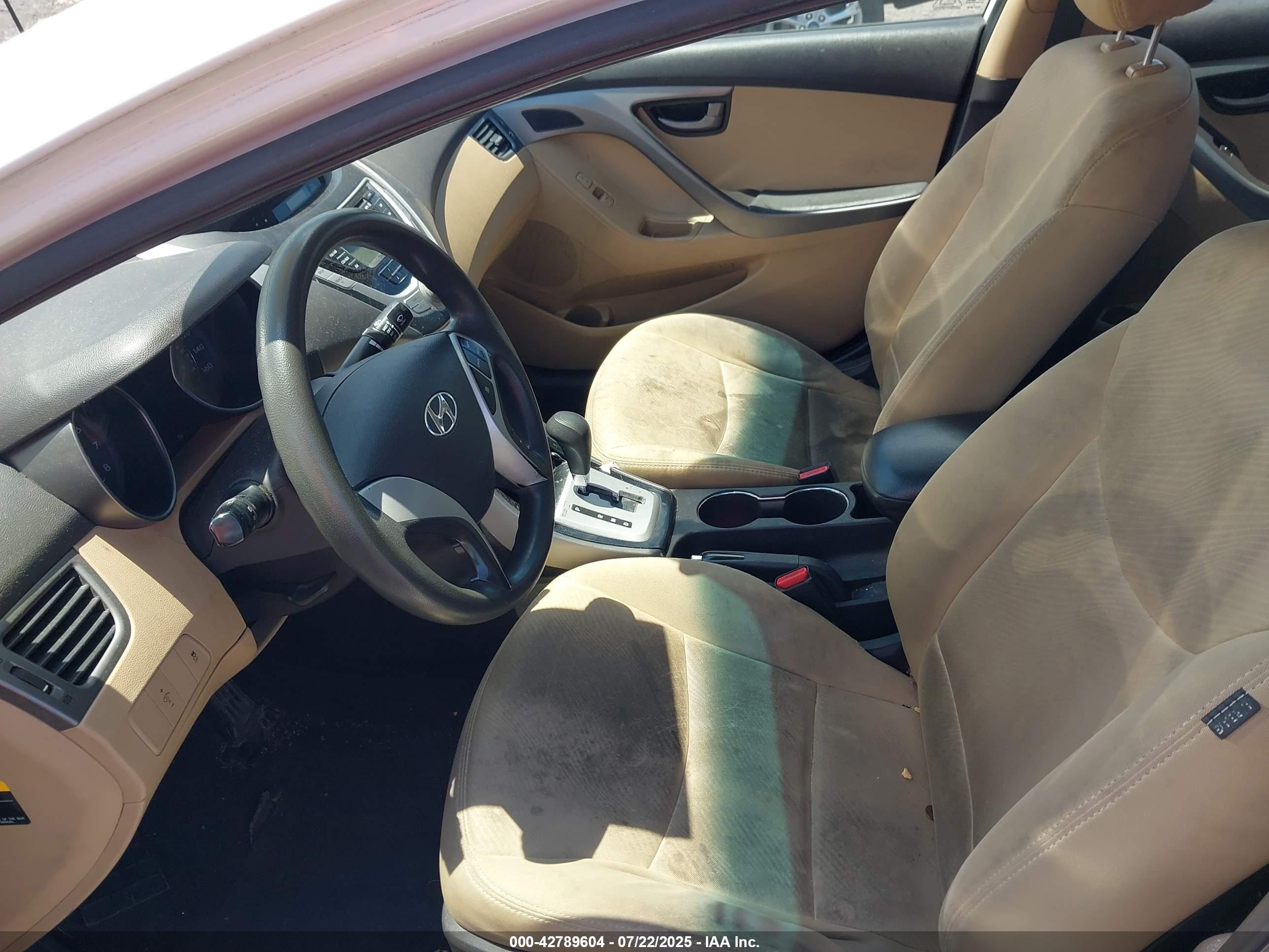 HYUNDAI ELANTRA image 5