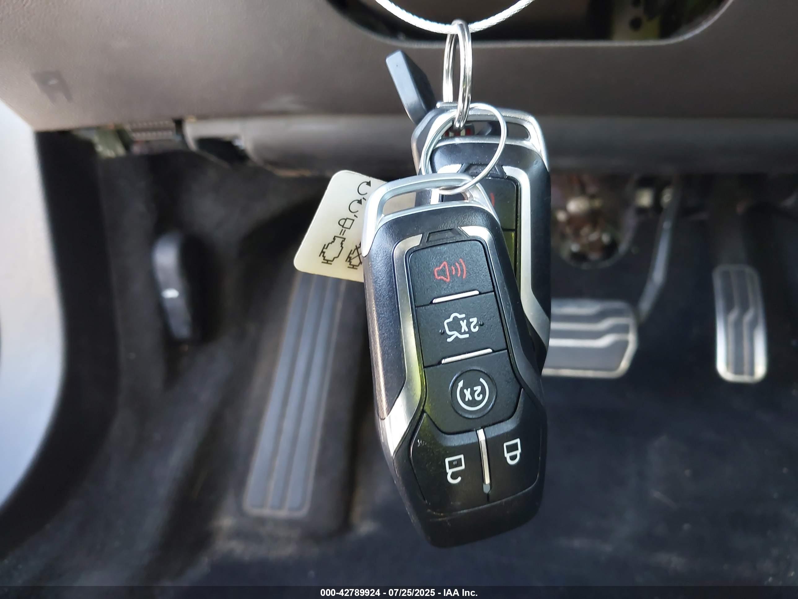 FORD FUSION image 11