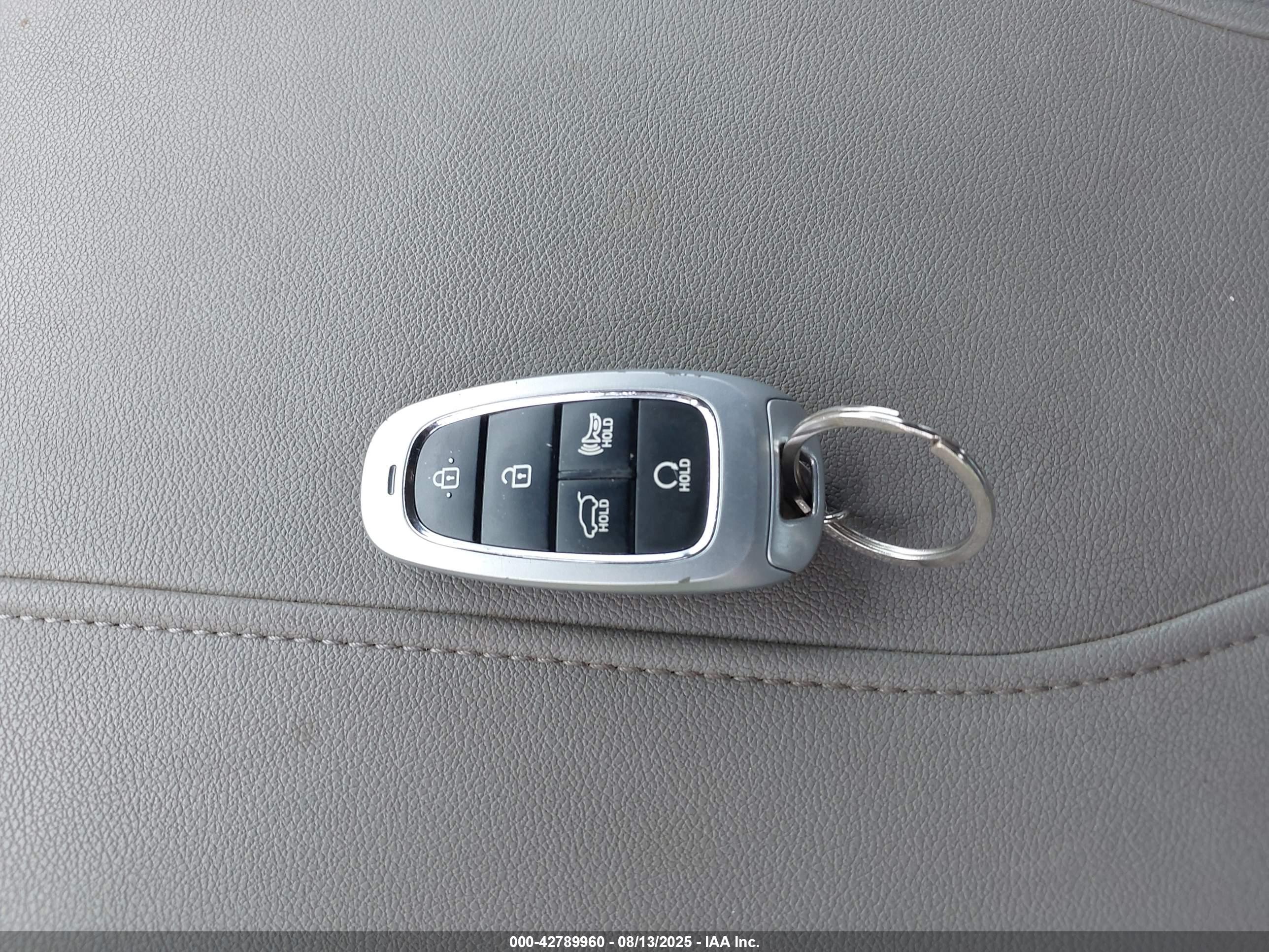 HYUNDAI SANTA image 11