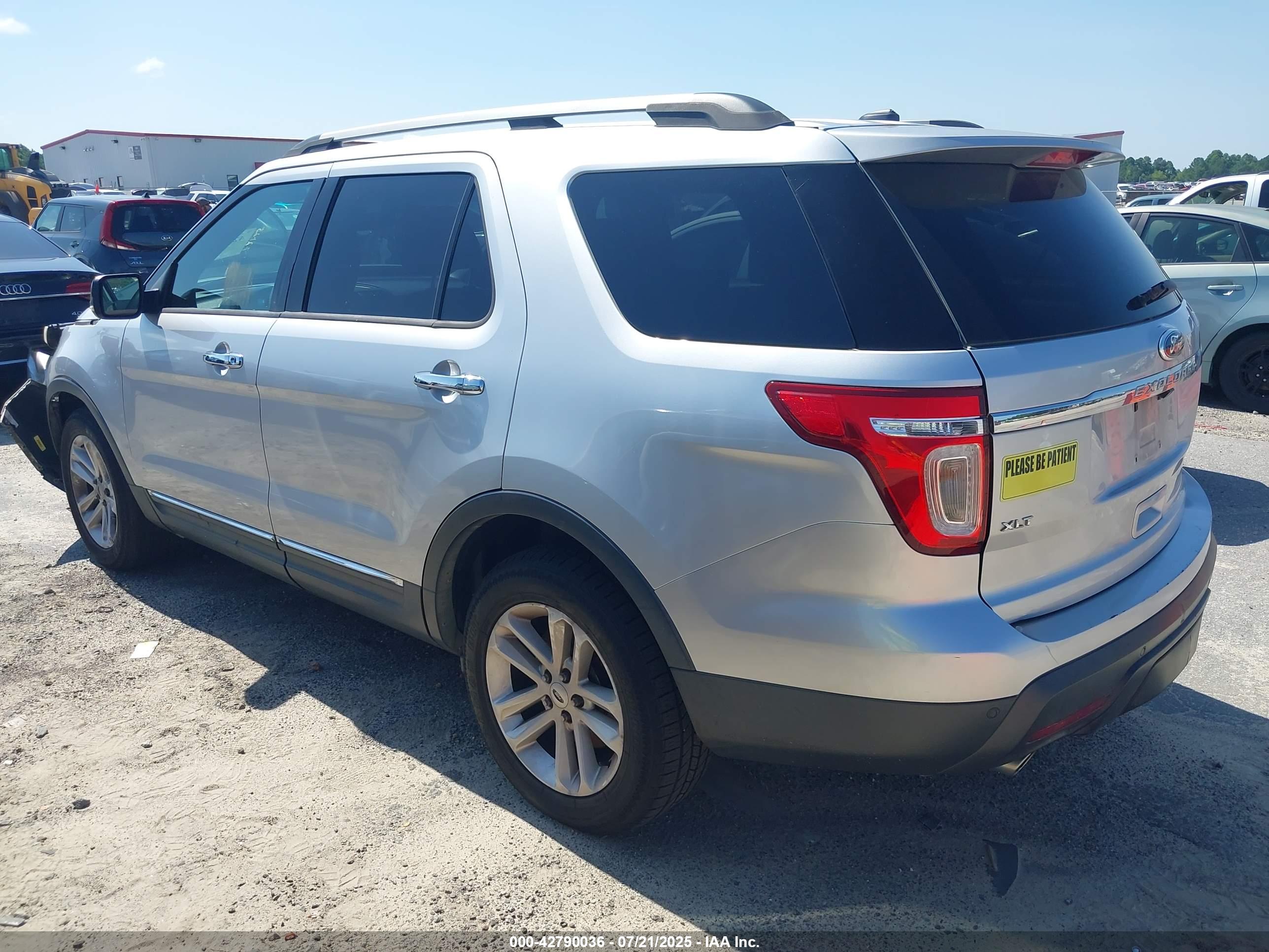 FORD EXPLORER image 3
