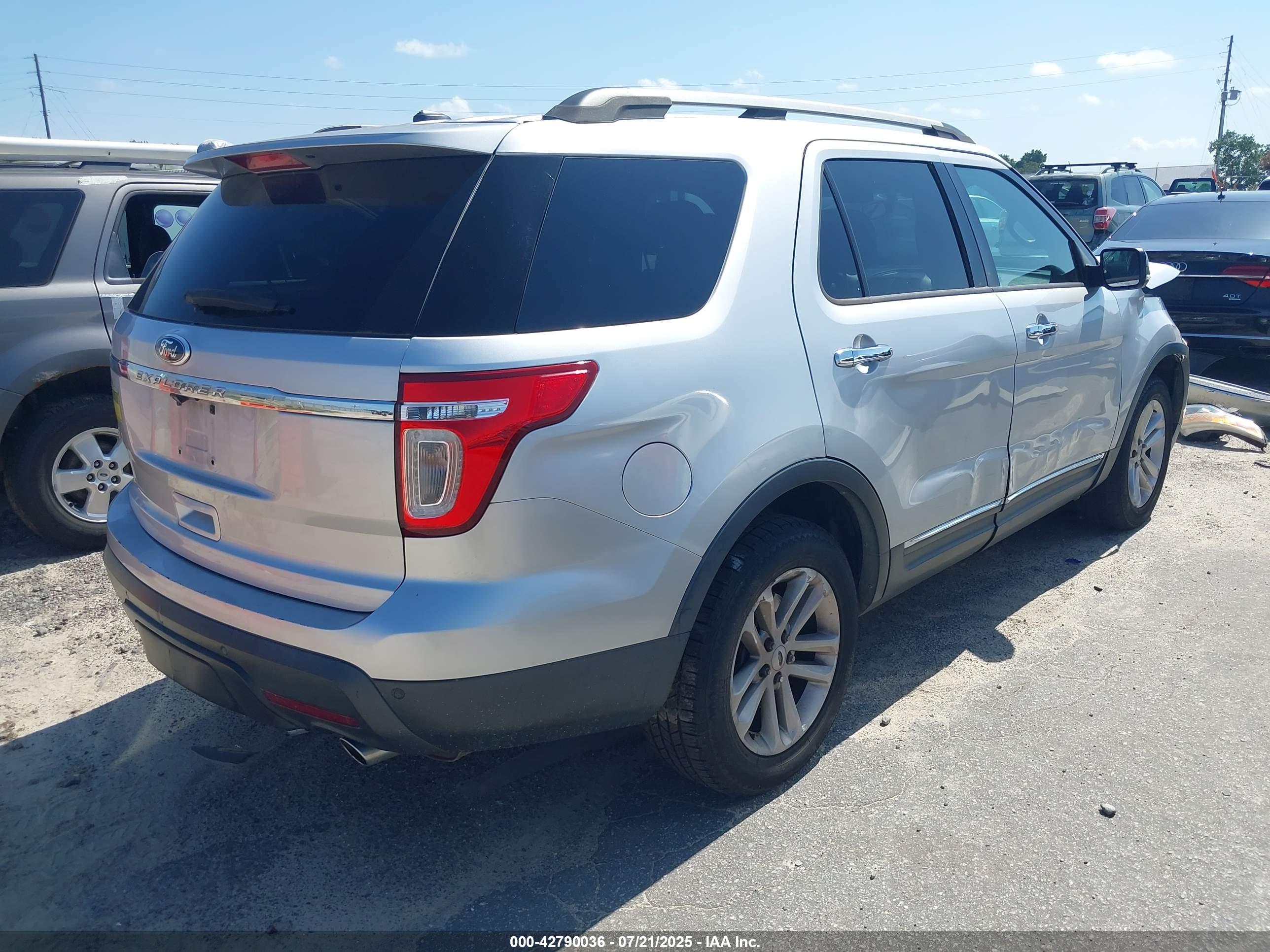 FORD EXPLORER image 4
