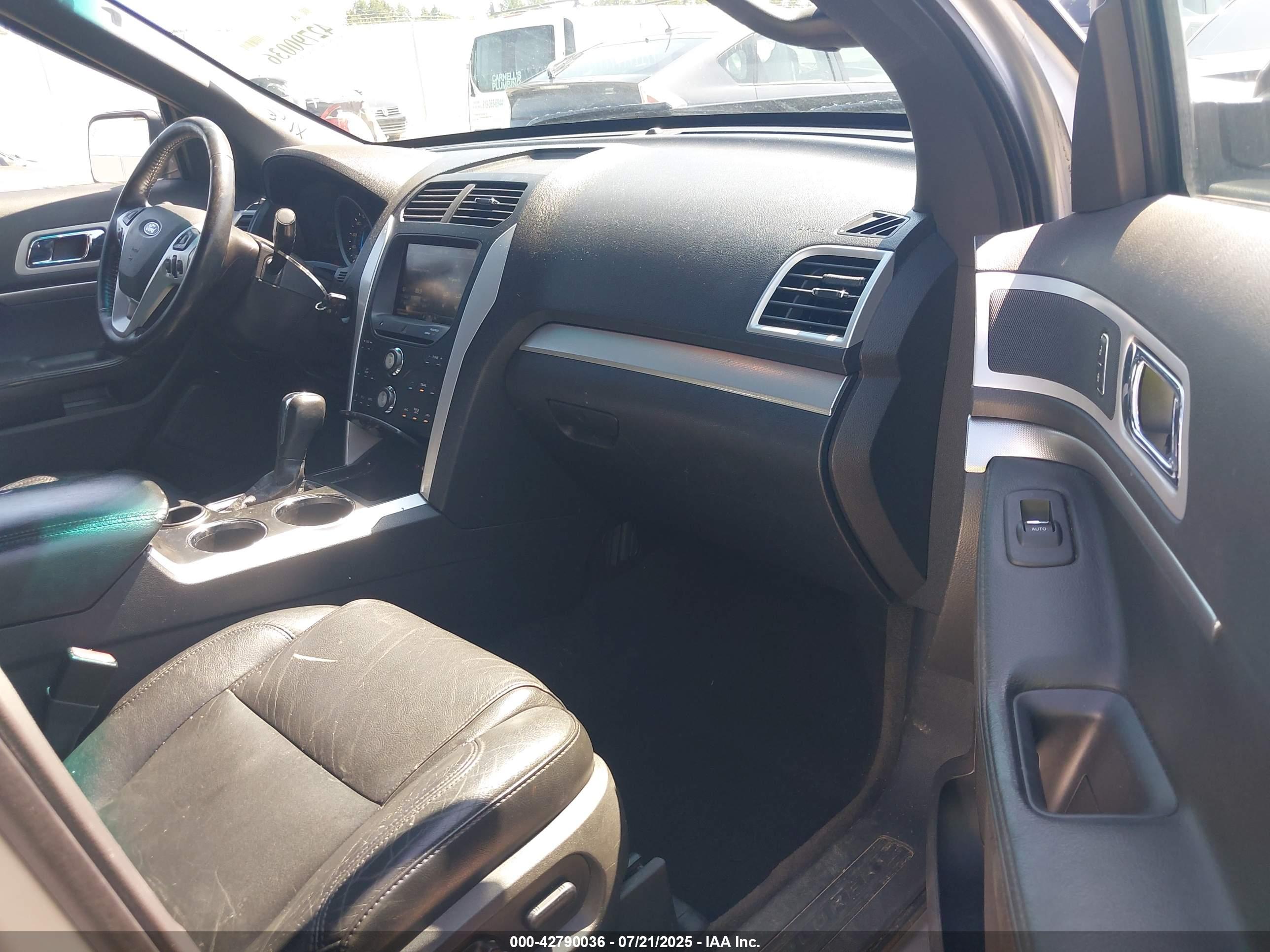 FORD EXPLORER image 5