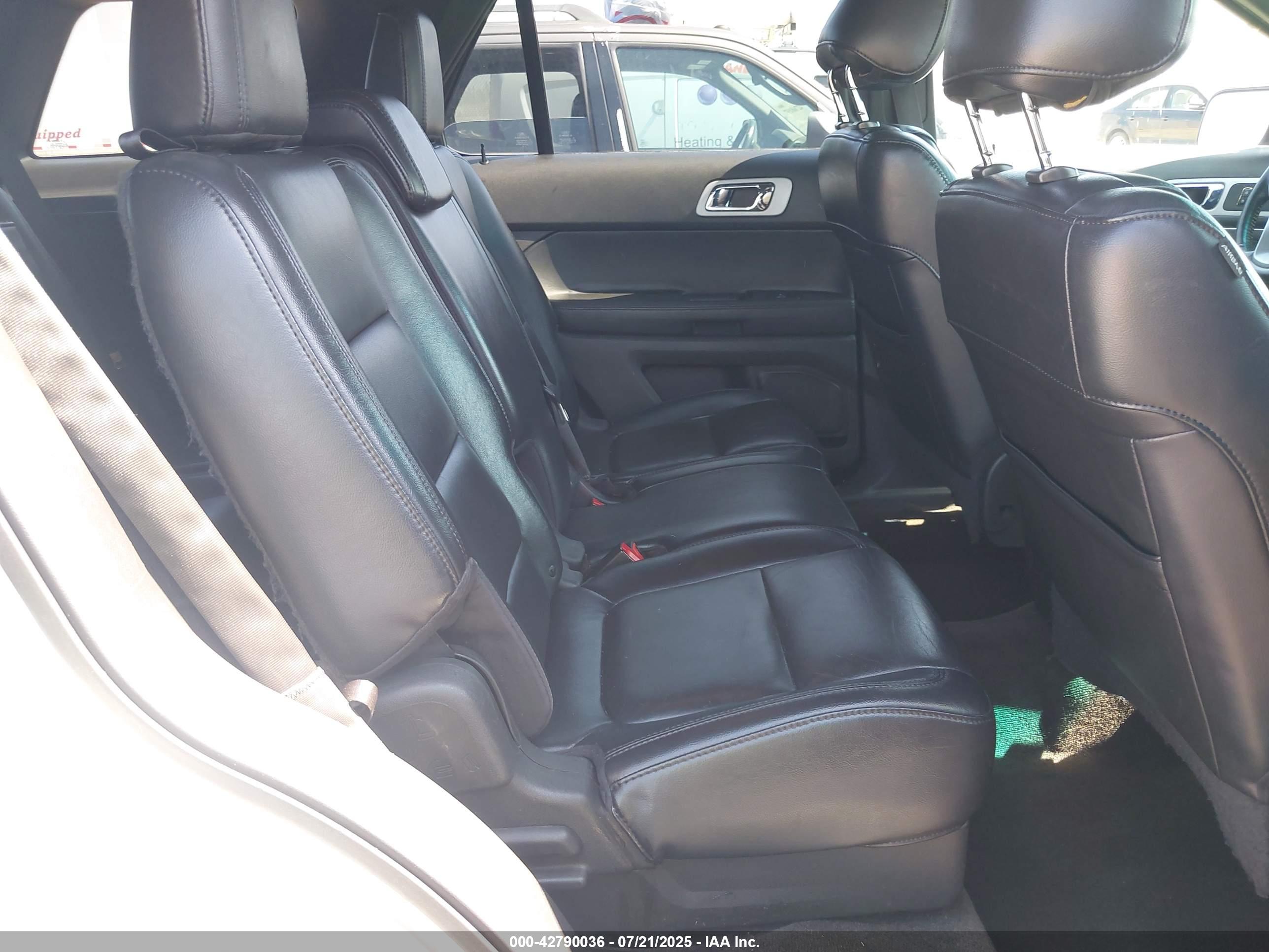 FORD EXPLORER image 8