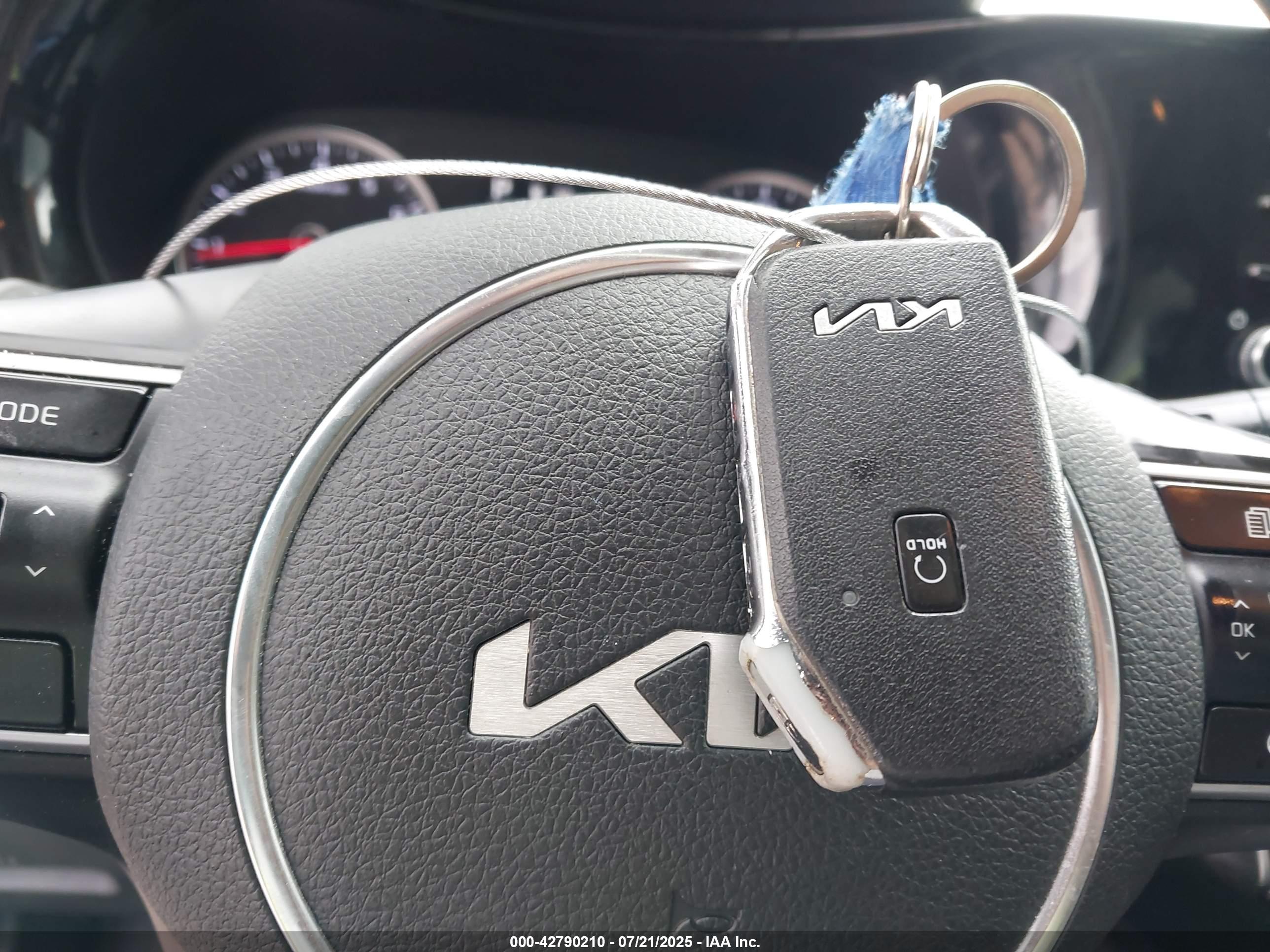 KIA K5 image 11