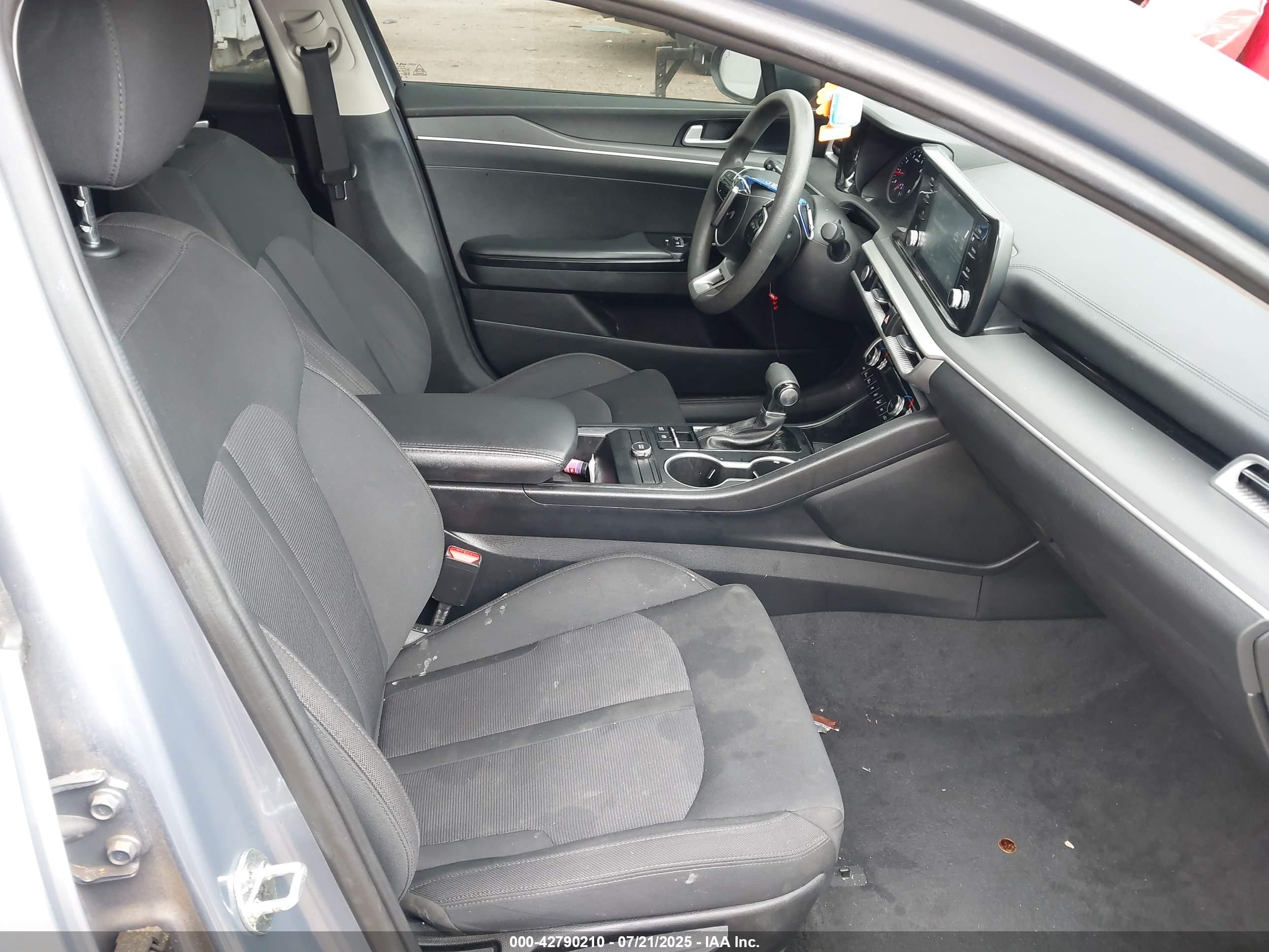KIA K5 image 5