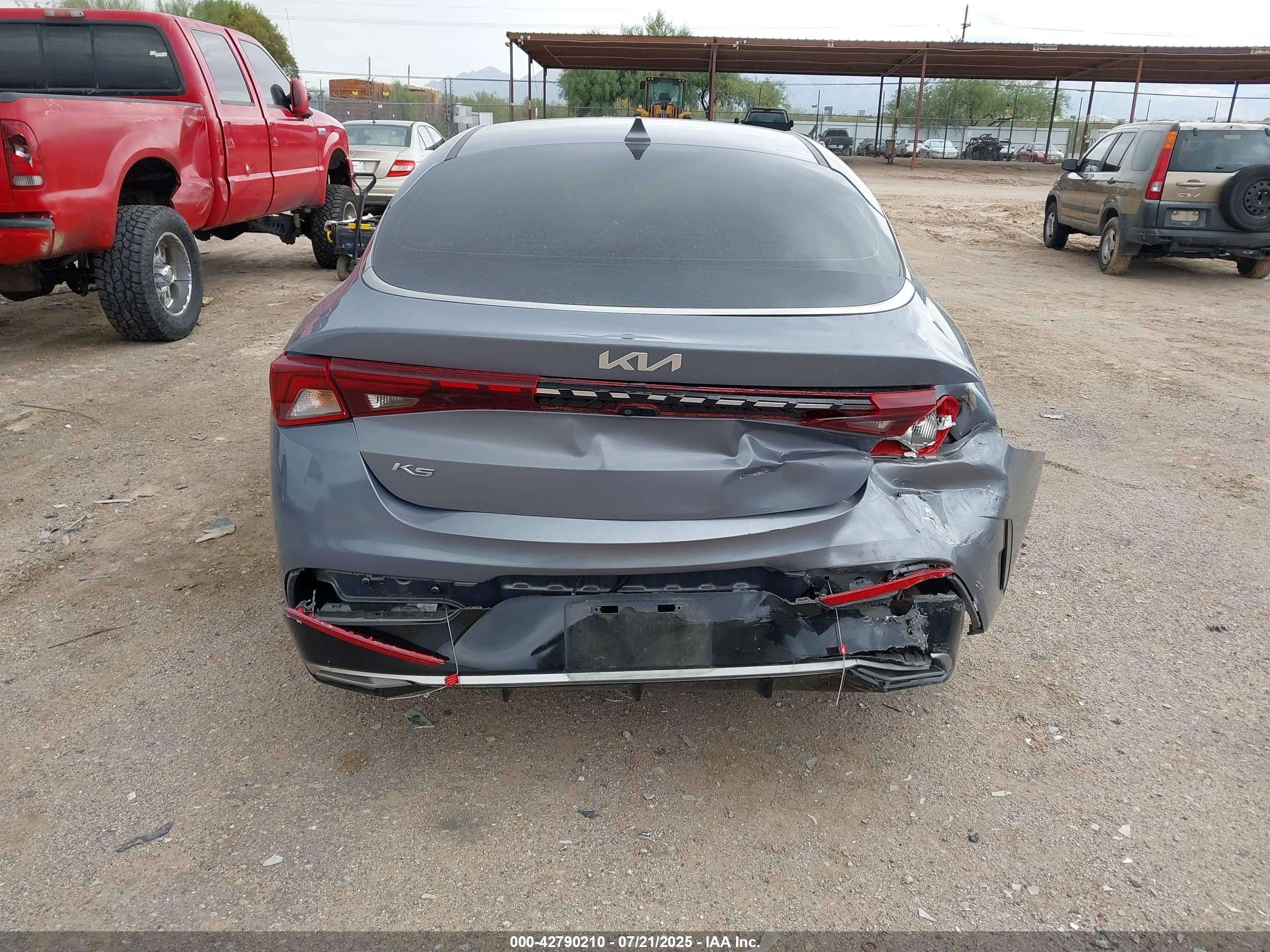 KIA K5 image 6