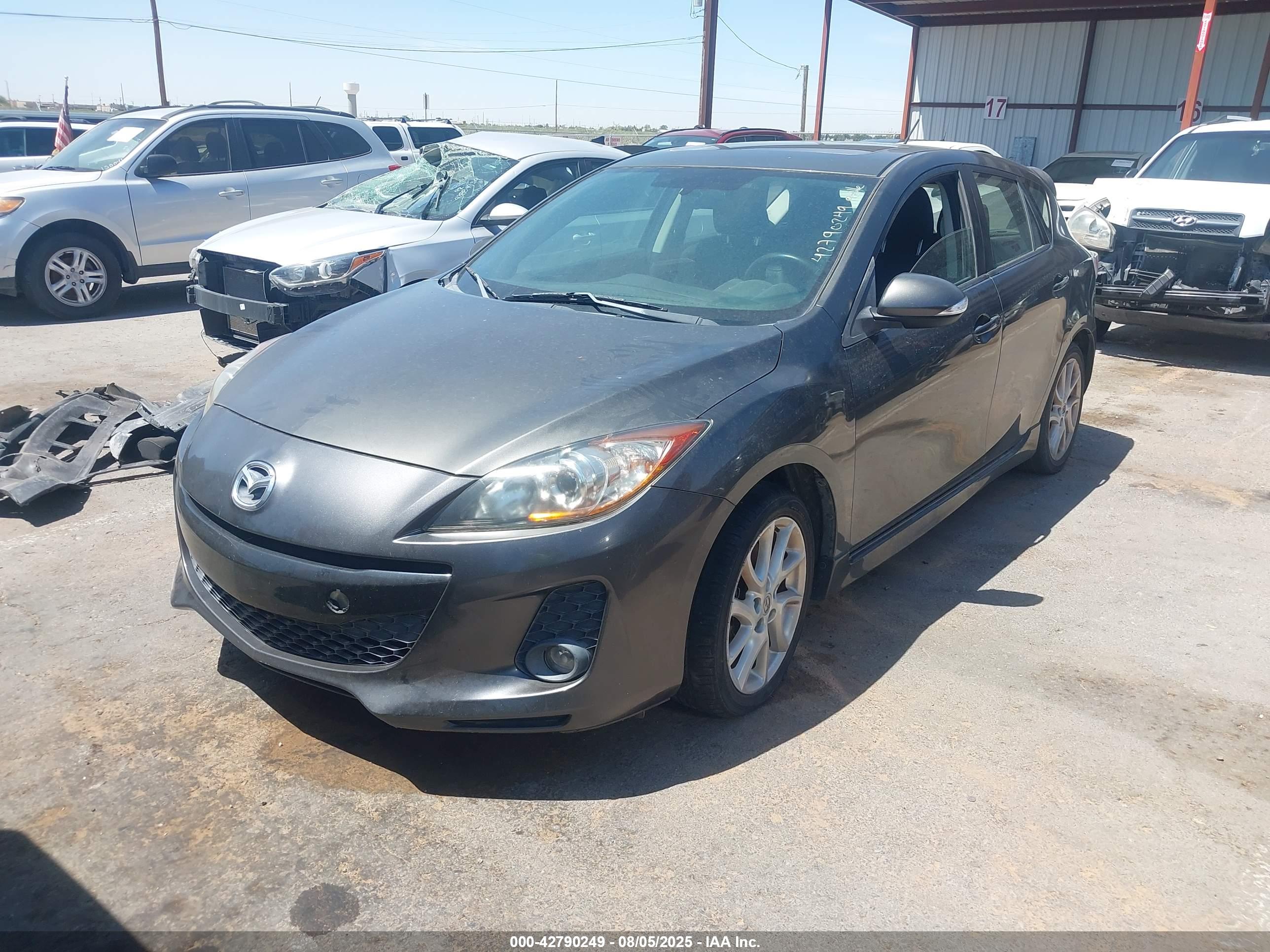 MAZDA MAZDA3 image 2