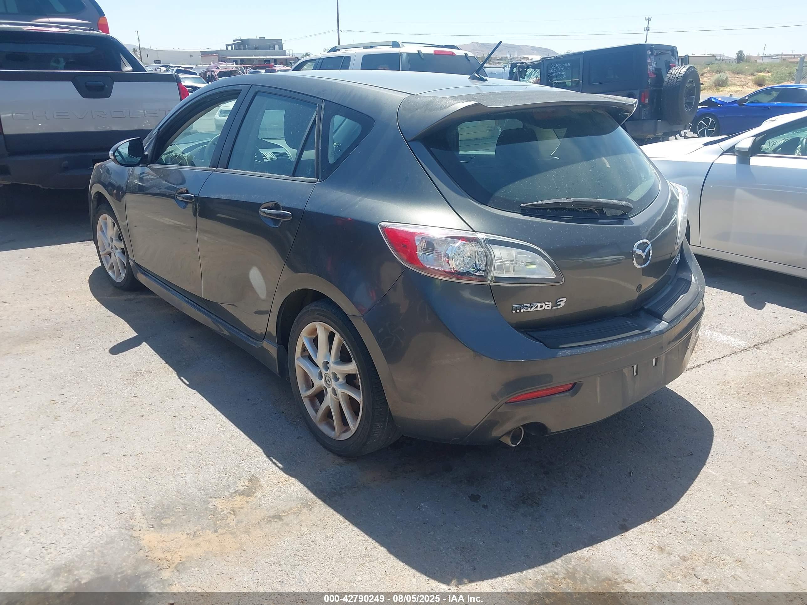 MAZDA MAZDA3 image 3