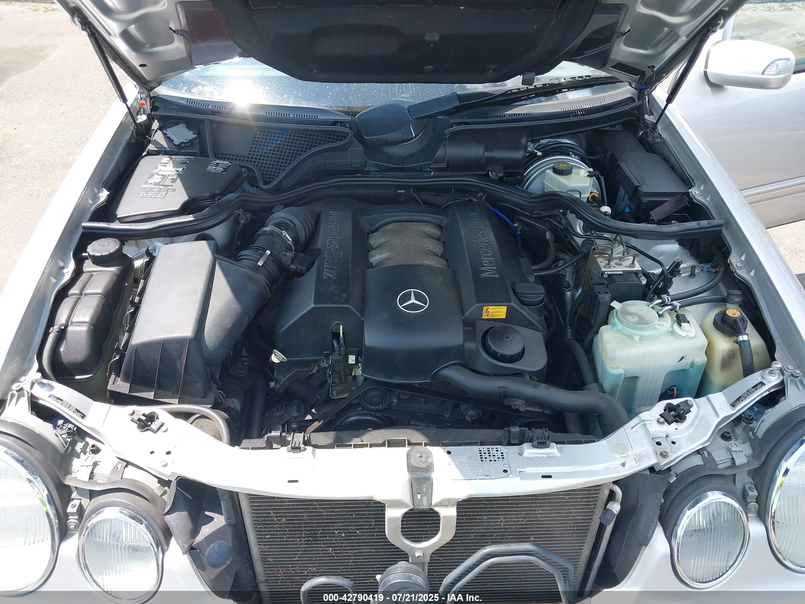 MERCEDES-BENZ E image 10