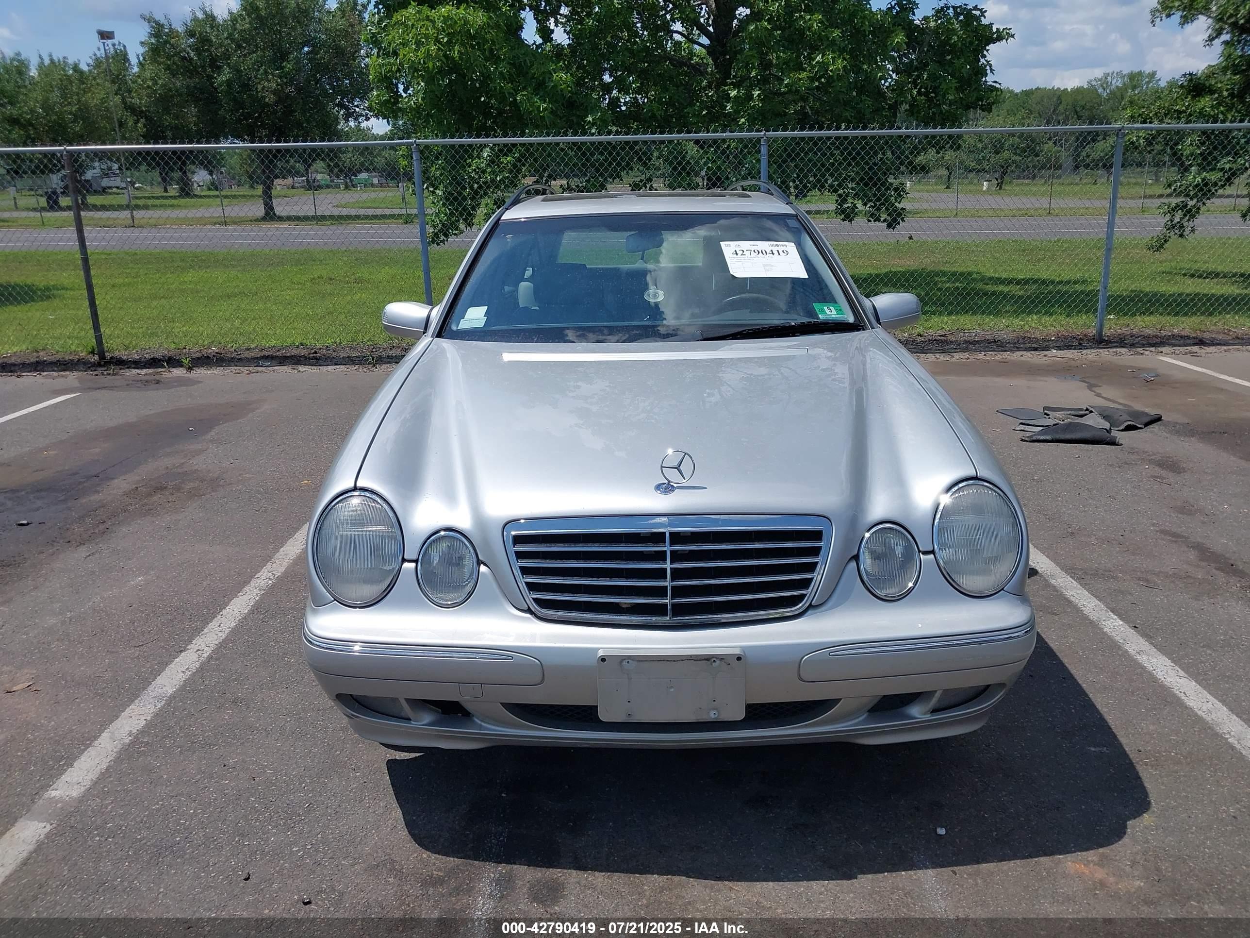 MERCEDES-BENZ E image 6