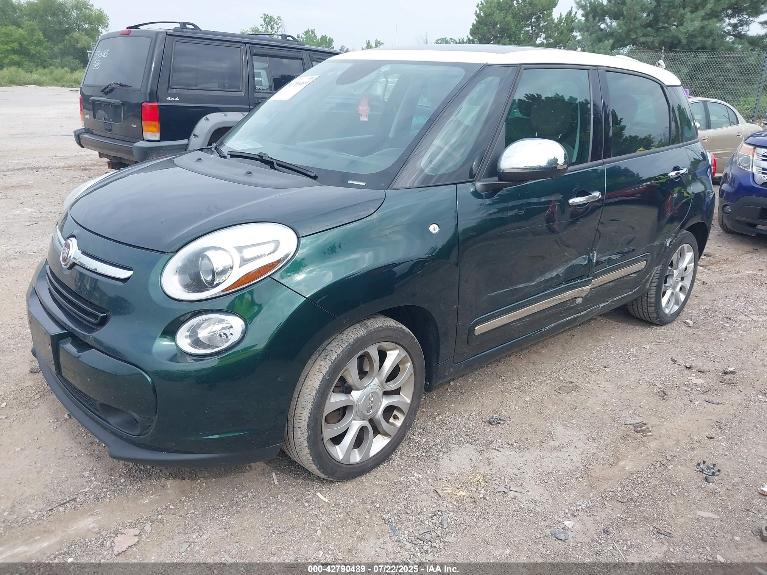 FIAT 500L image 2