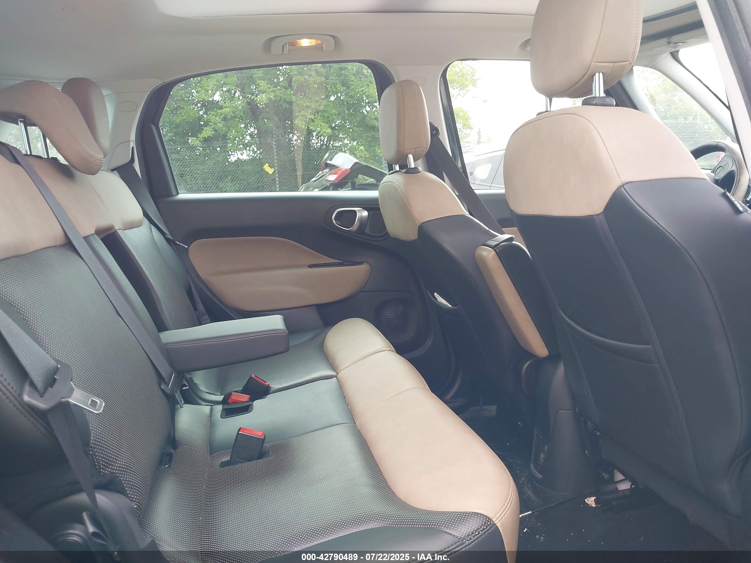 FIAT 500L image 8