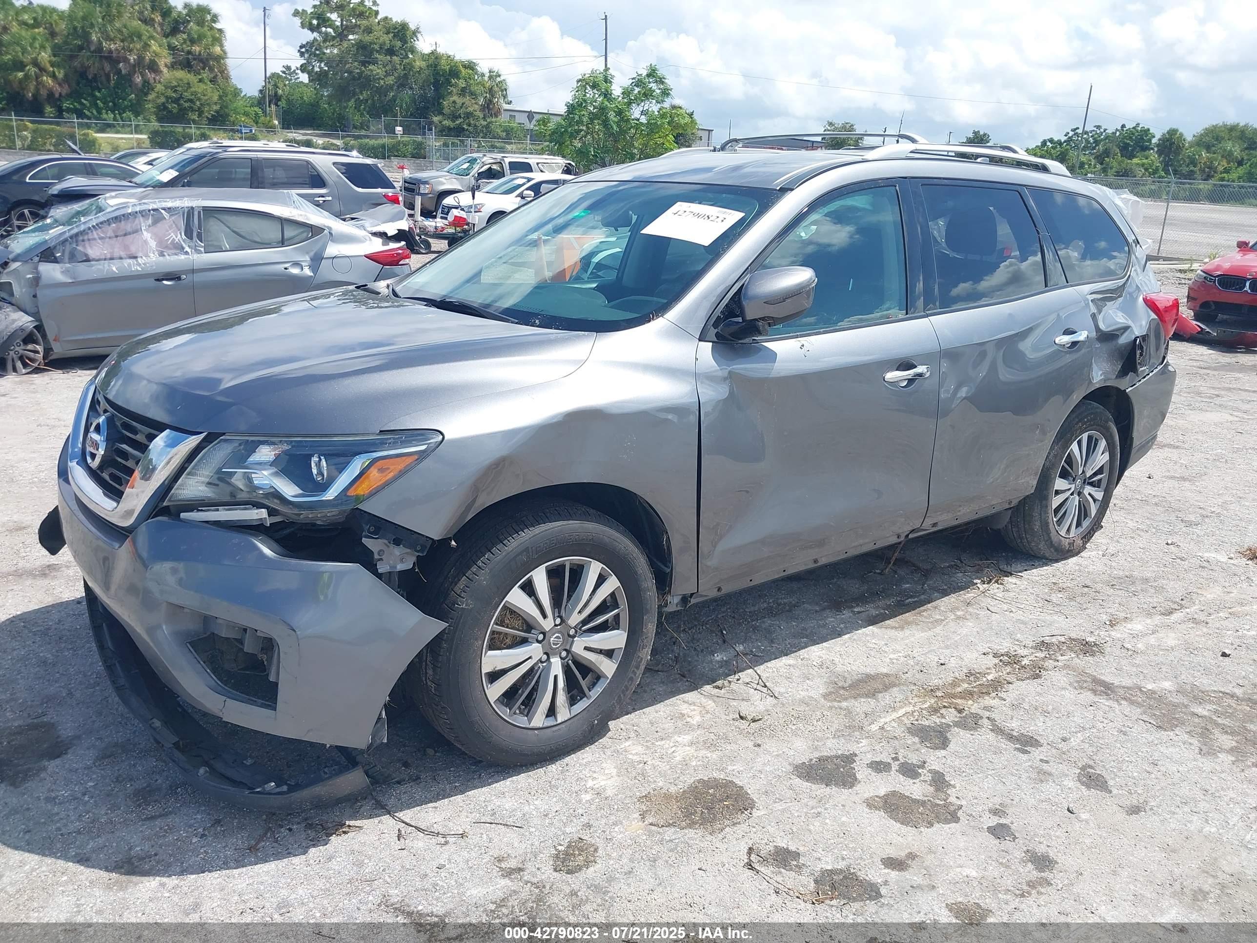 NISSAN PATHFINDER image 2