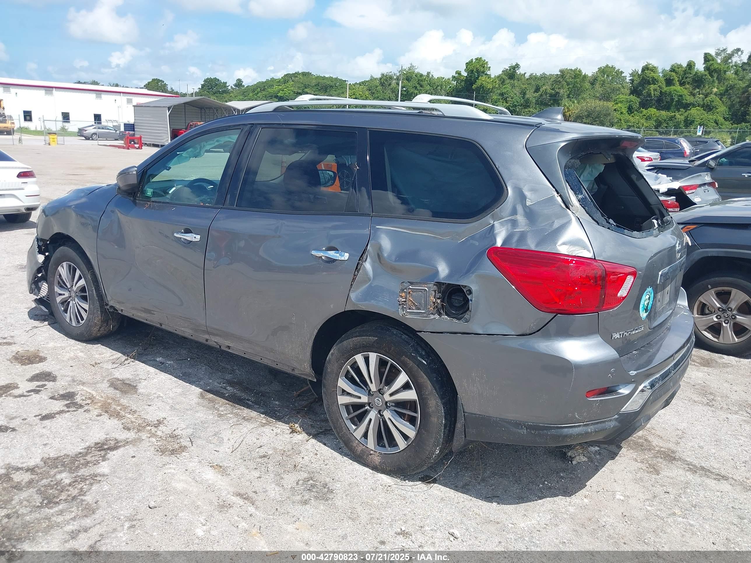 NISSAN PATHFINDER image 3
