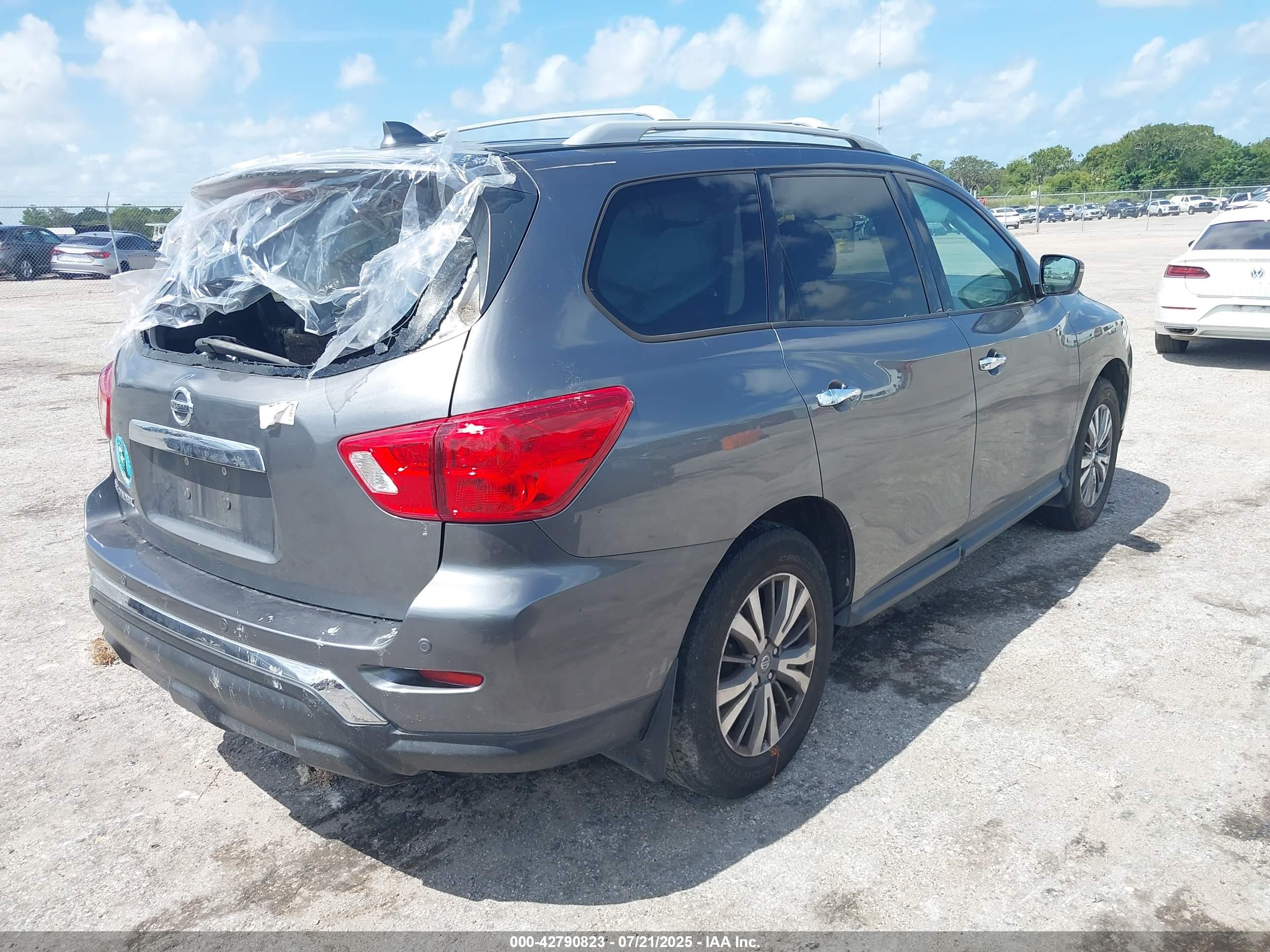 NISSAN PATHFINDER image 4