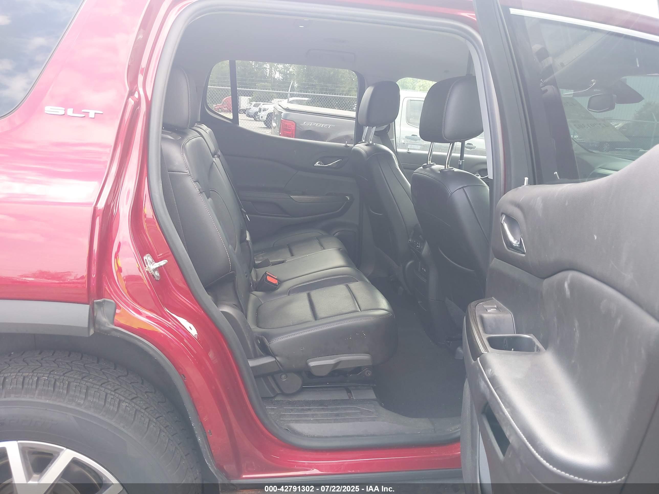 GMC ACADIA image 8