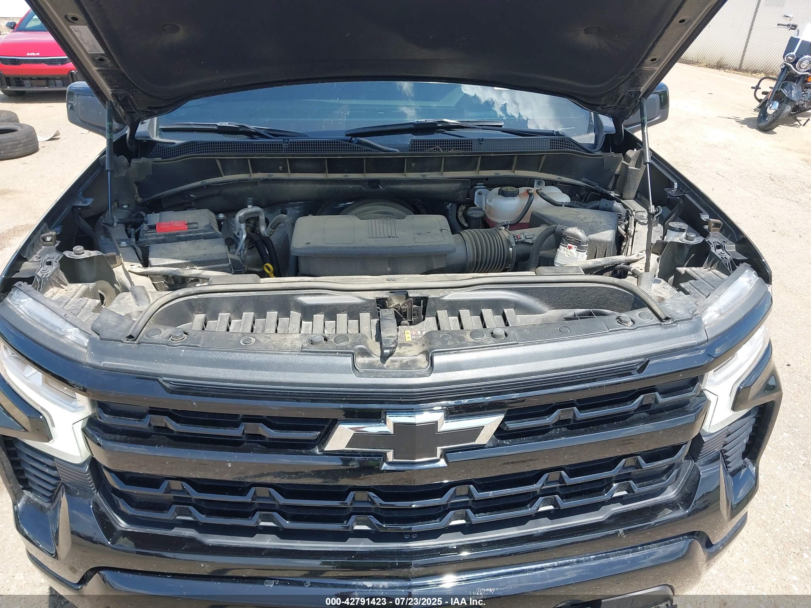 CHEVROLET SILVERADO image 10