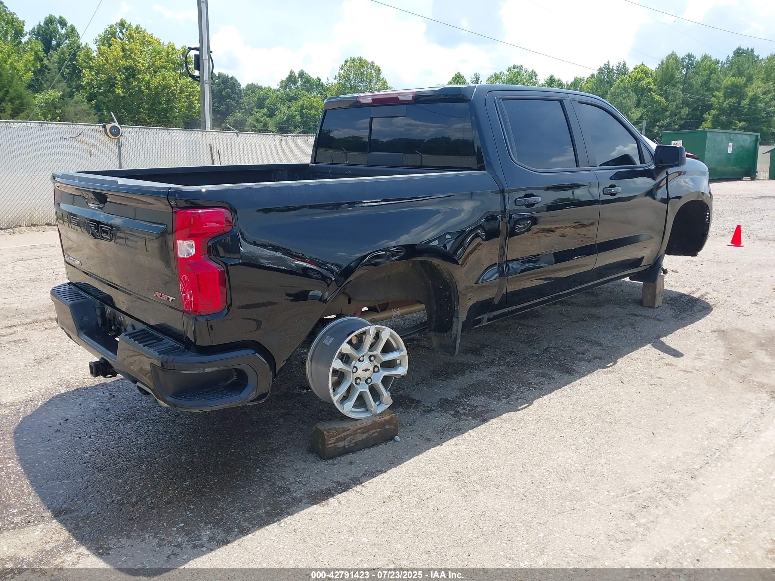 CHEVROLET SILVERADO image 4