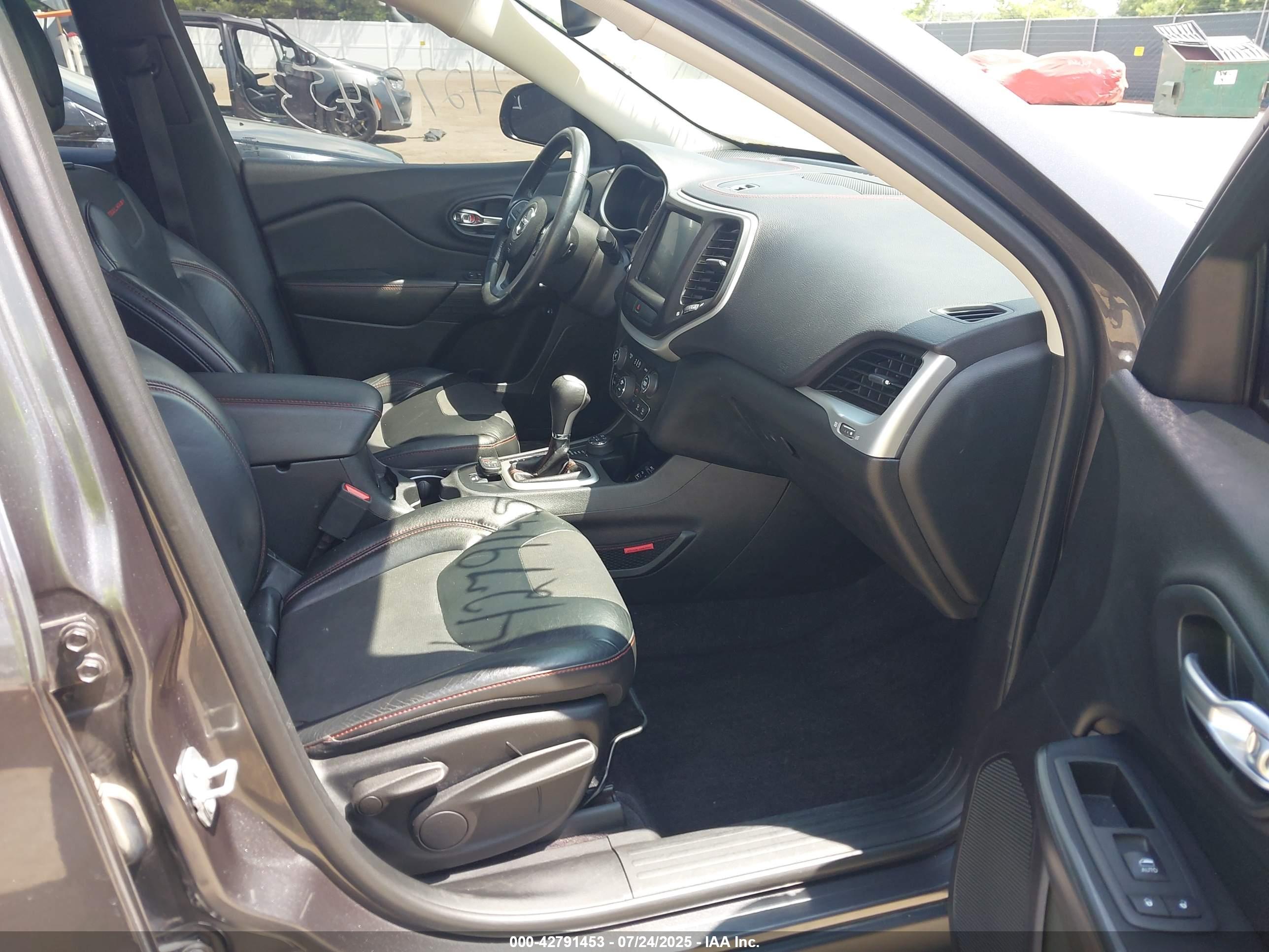 JEEP CHEROKEE image 5