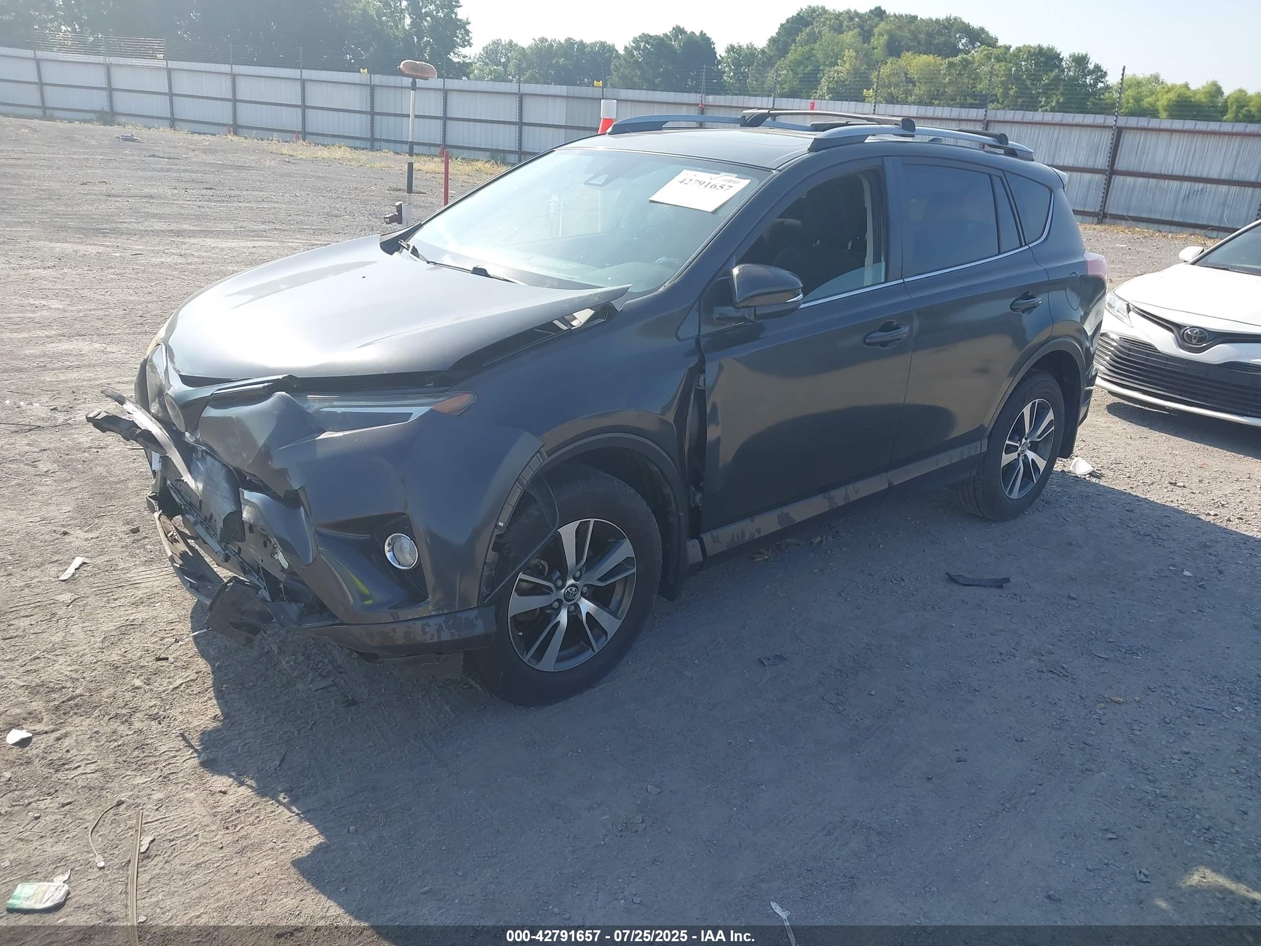 TOYOTA RAV4 image 2