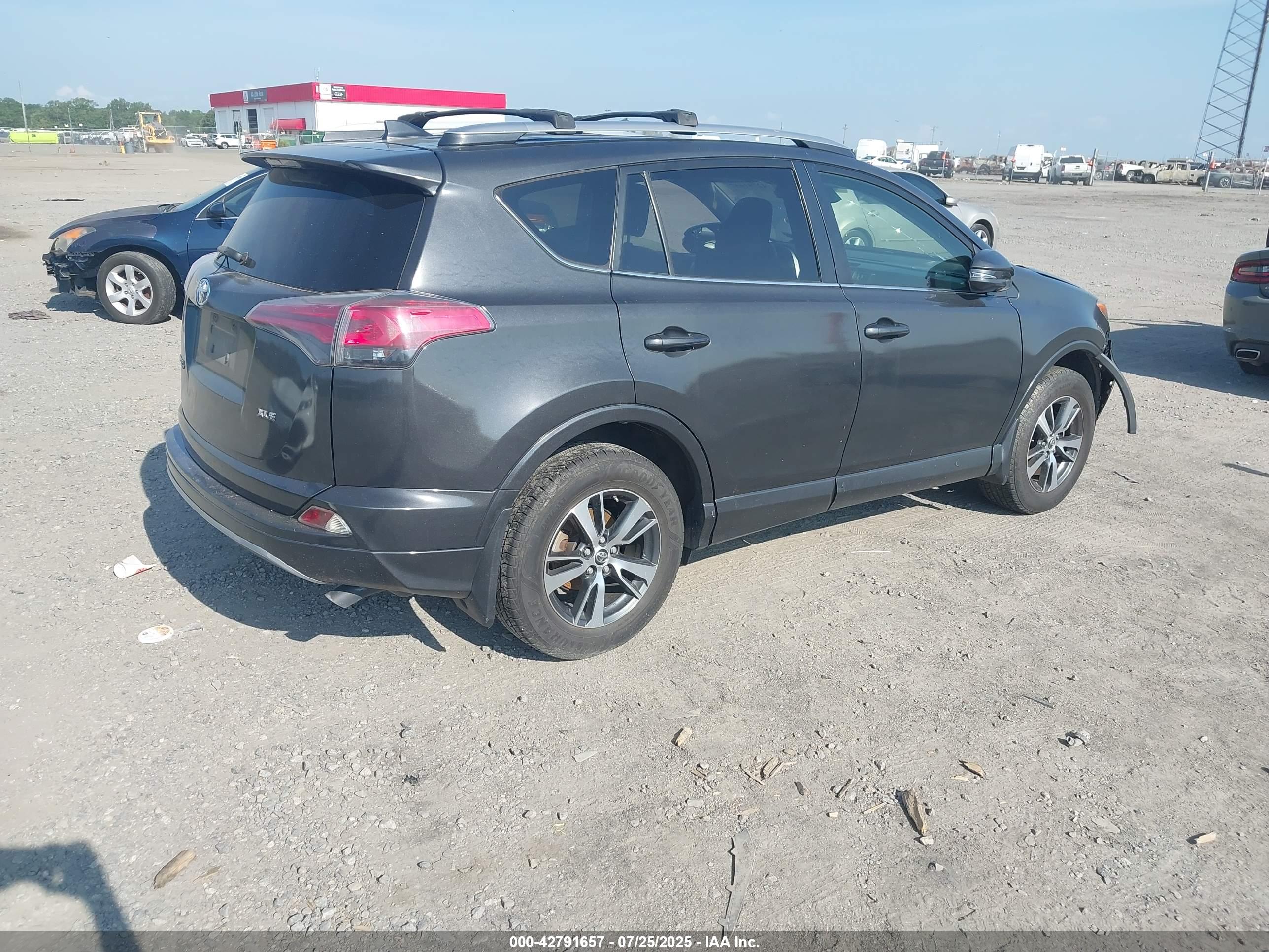 TOYOTA RAV4 image 4