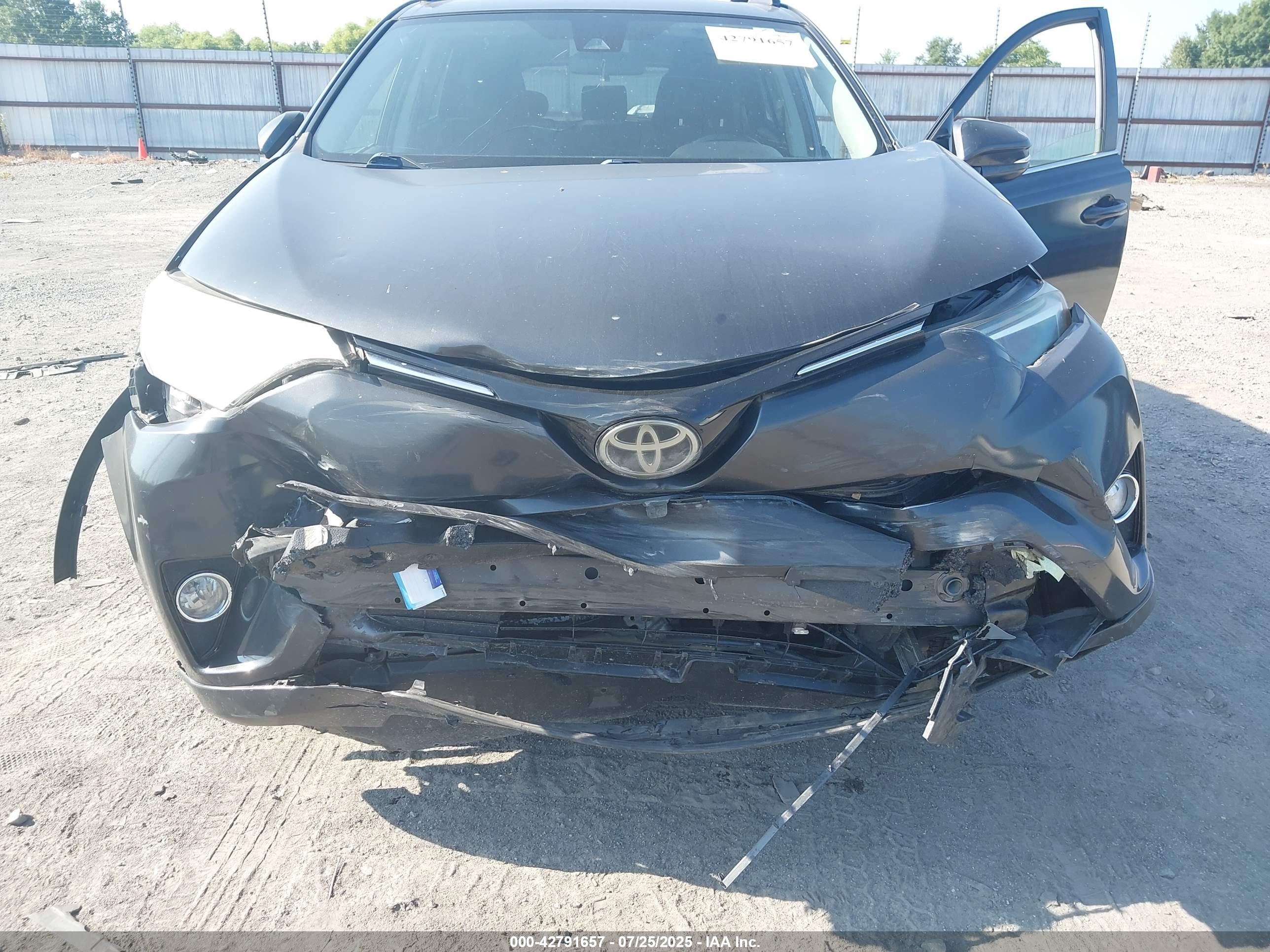 TOYOTA RAV4 image 6
