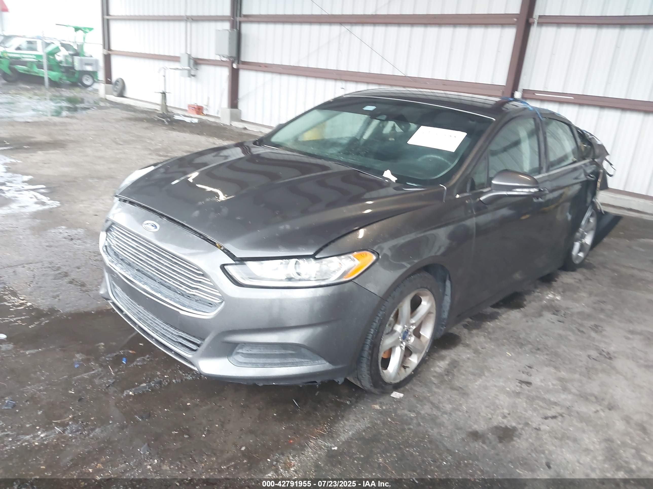 FORD FUSION image 2