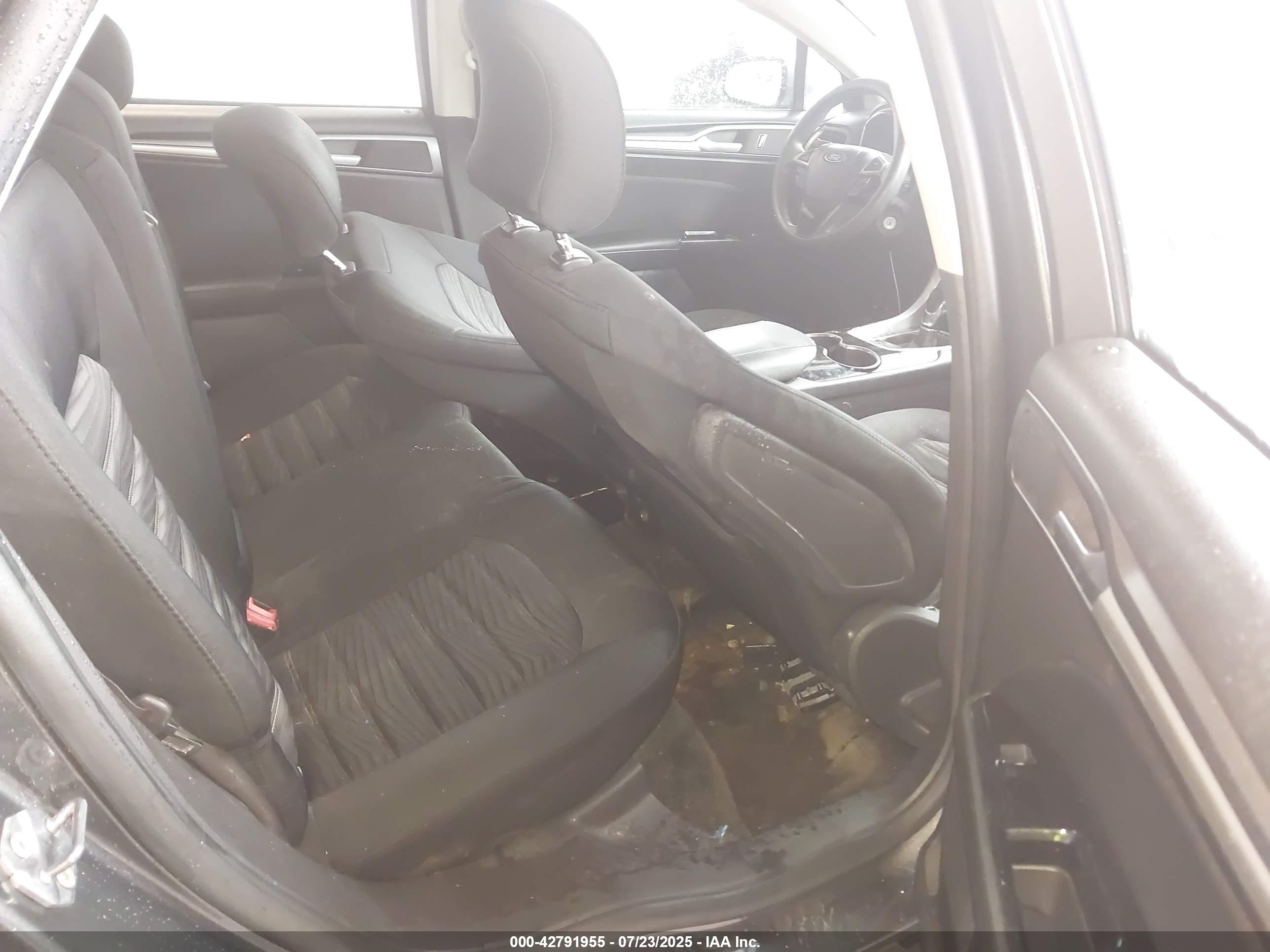 FORD FUSION image 8