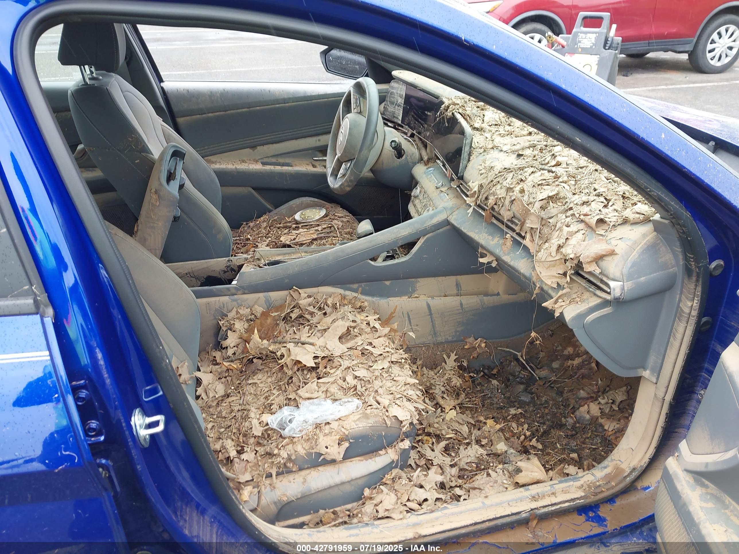HYUNDAI ELANTRA image 5