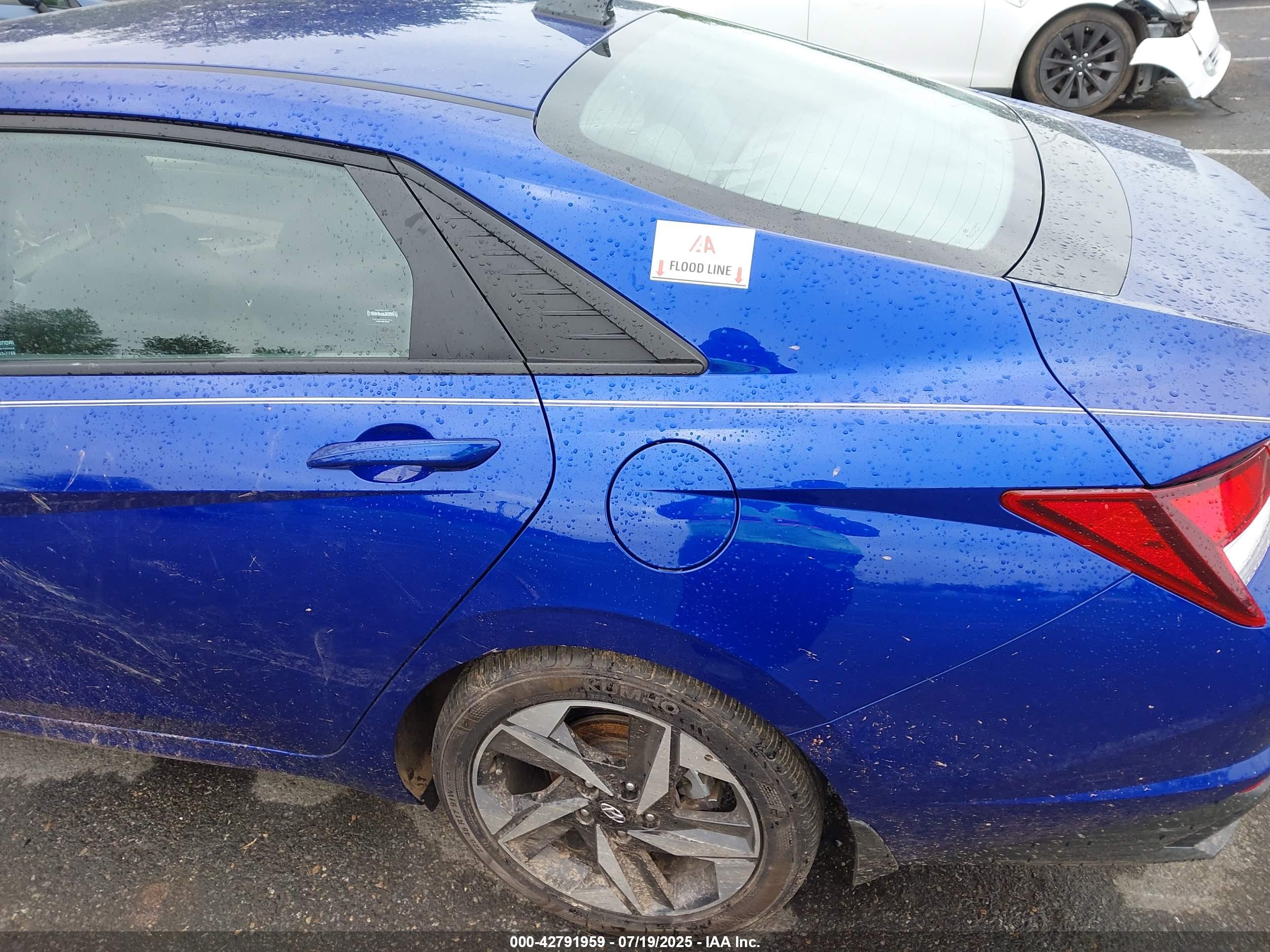 HYUNDAI ELANTRA image 6