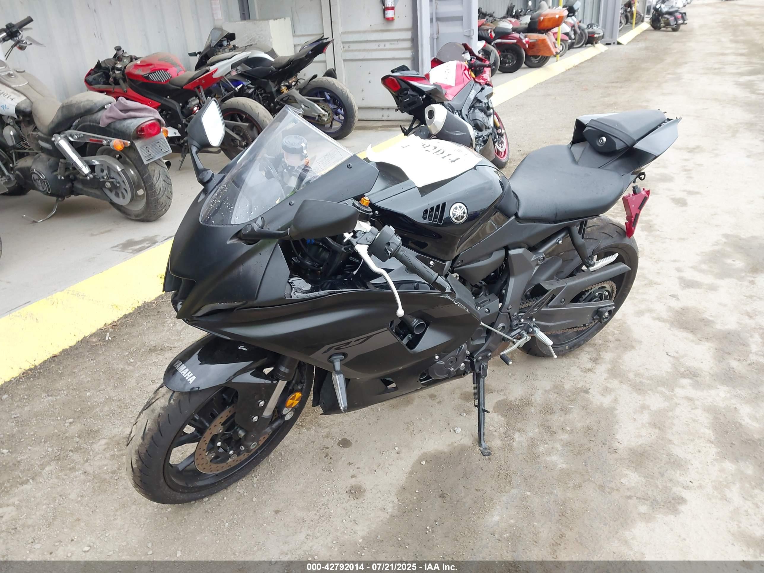 YAMAHA YZFR7 image 2