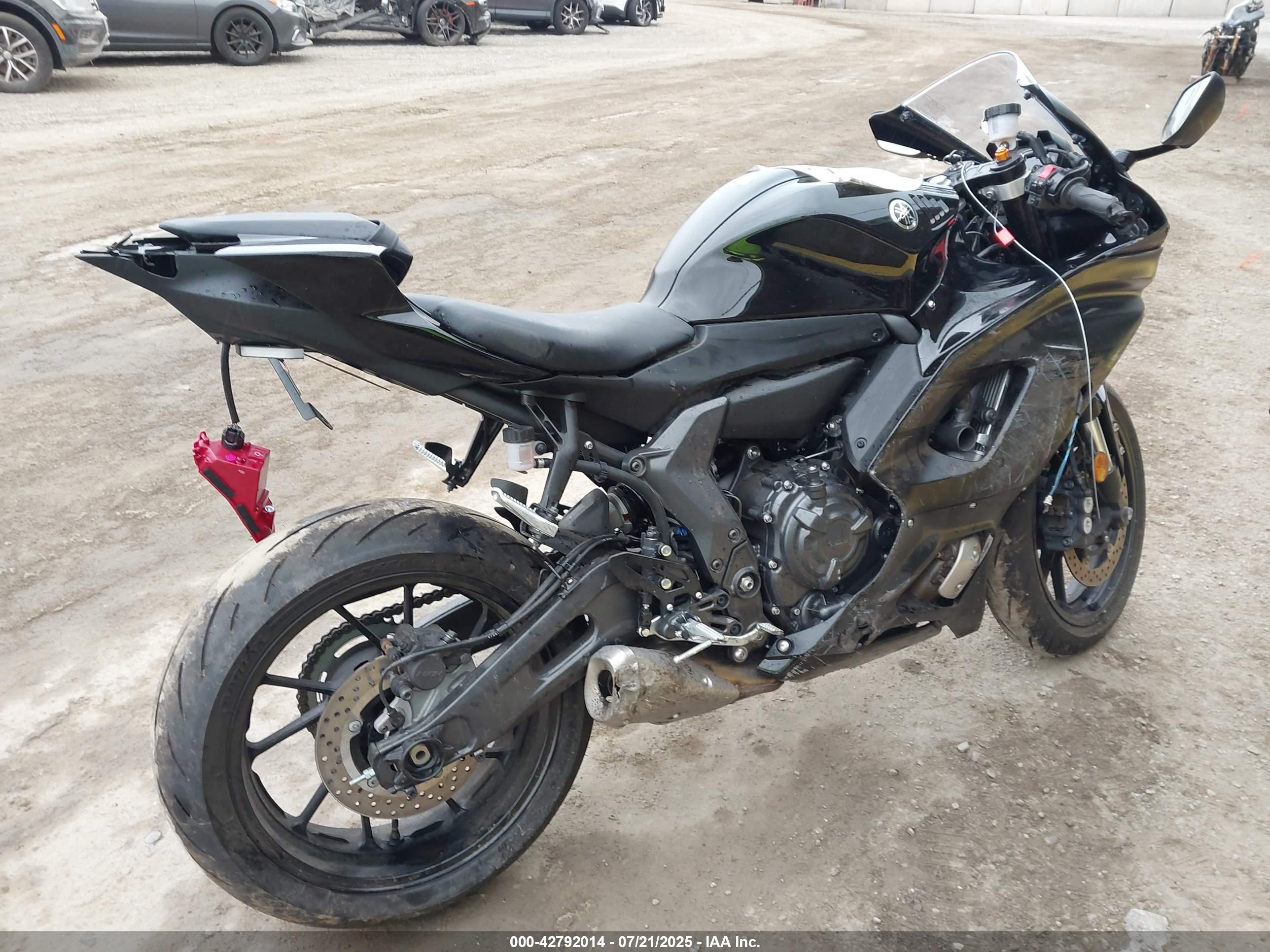 YAMAHA YZFR7 image 4