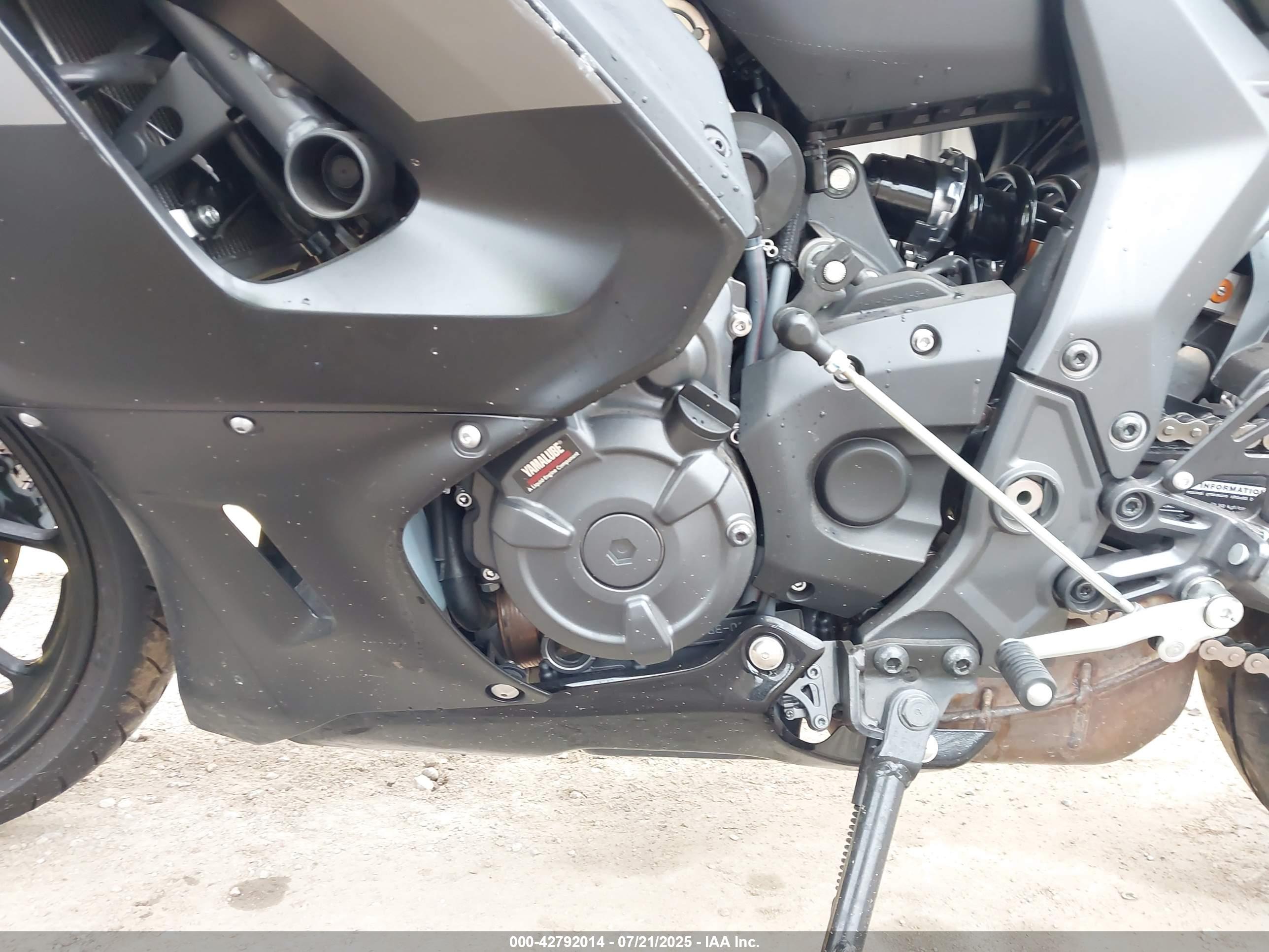 YAMAHA YZFR7 image 9