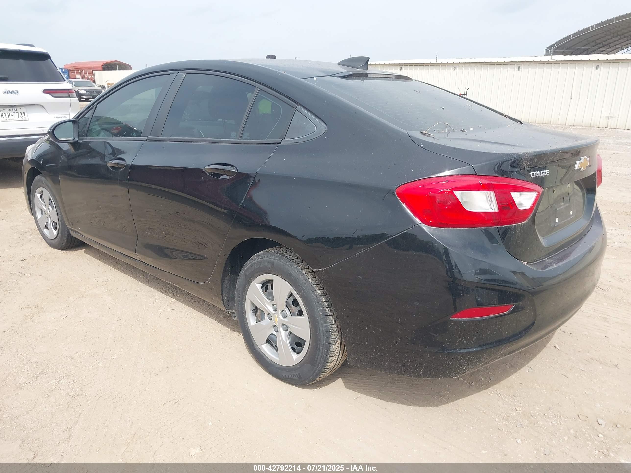 CHEVROLET CRUZE image 3