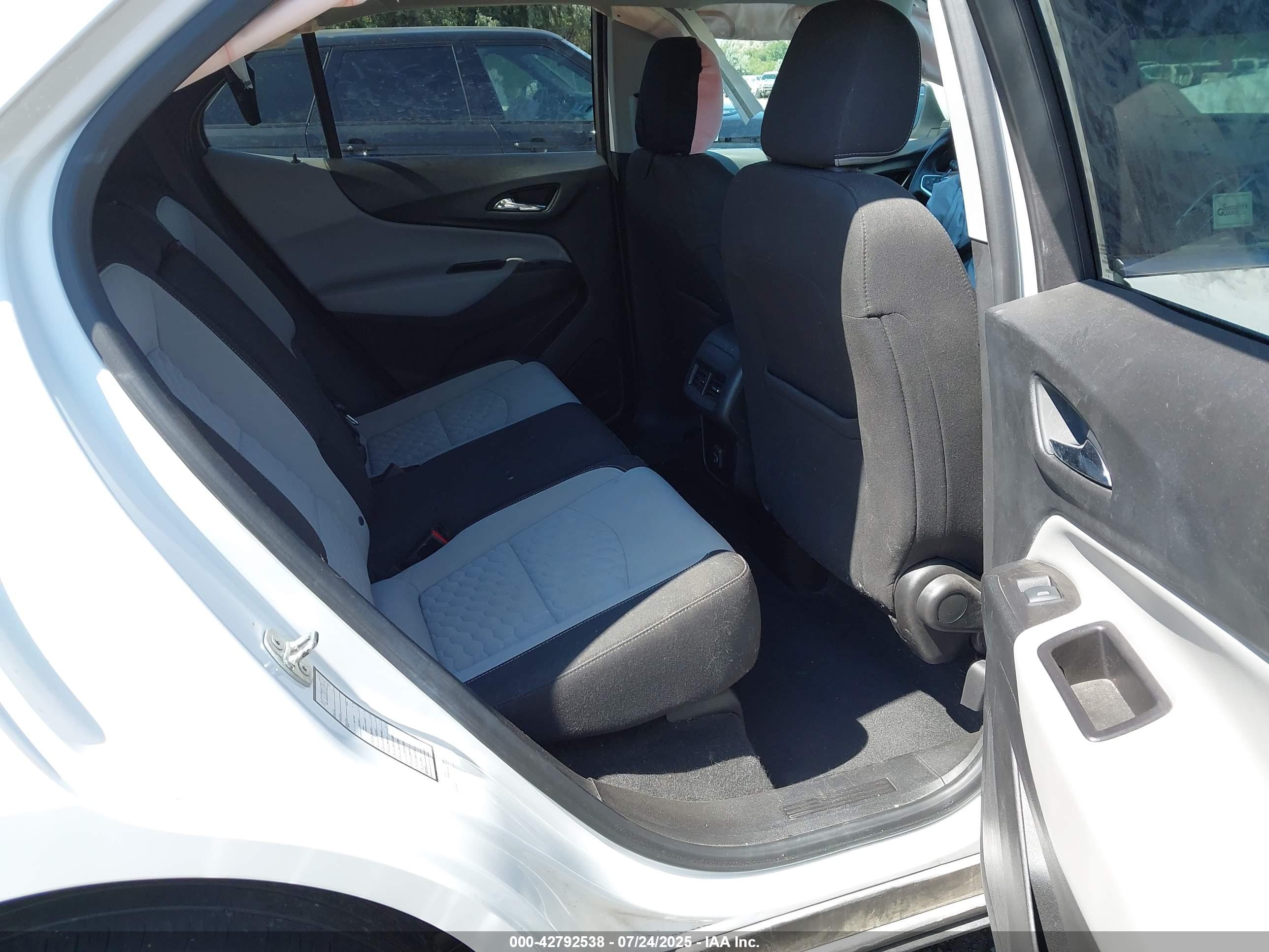 CHEVROLET EQUINOX image 8