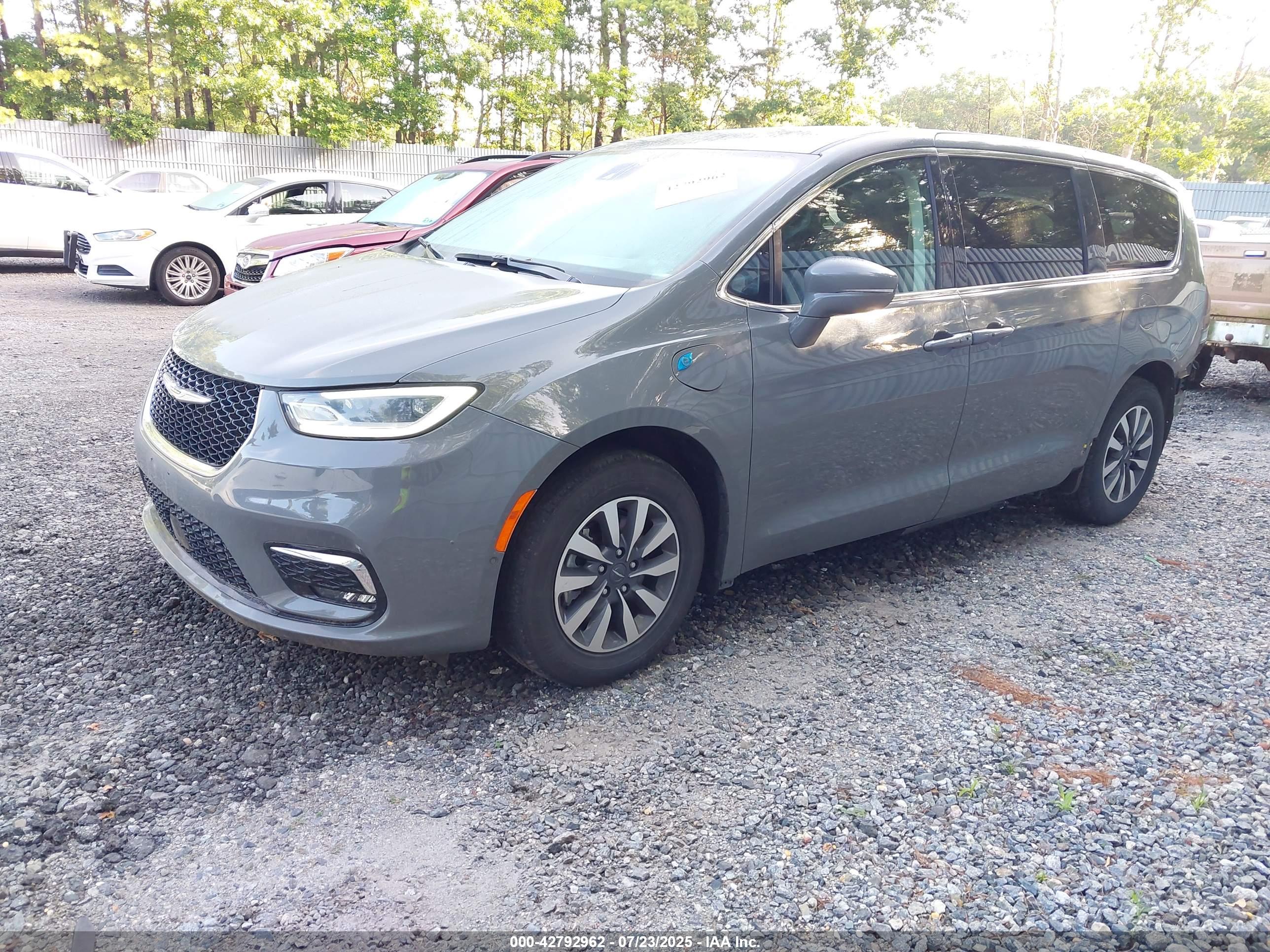 CHRYSLER PACIFICA image 2
