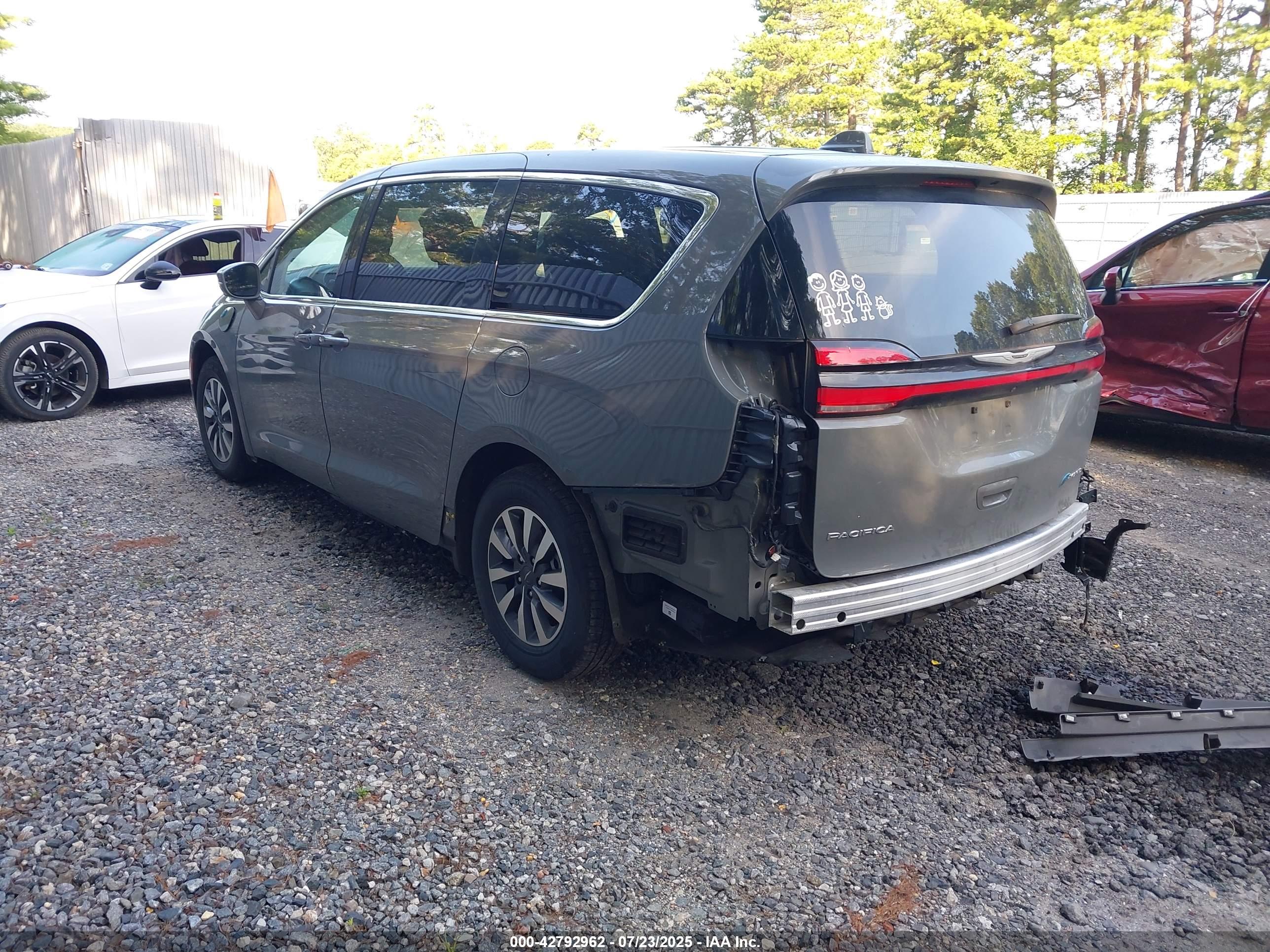 CHRYSLER PACIFICA image 3