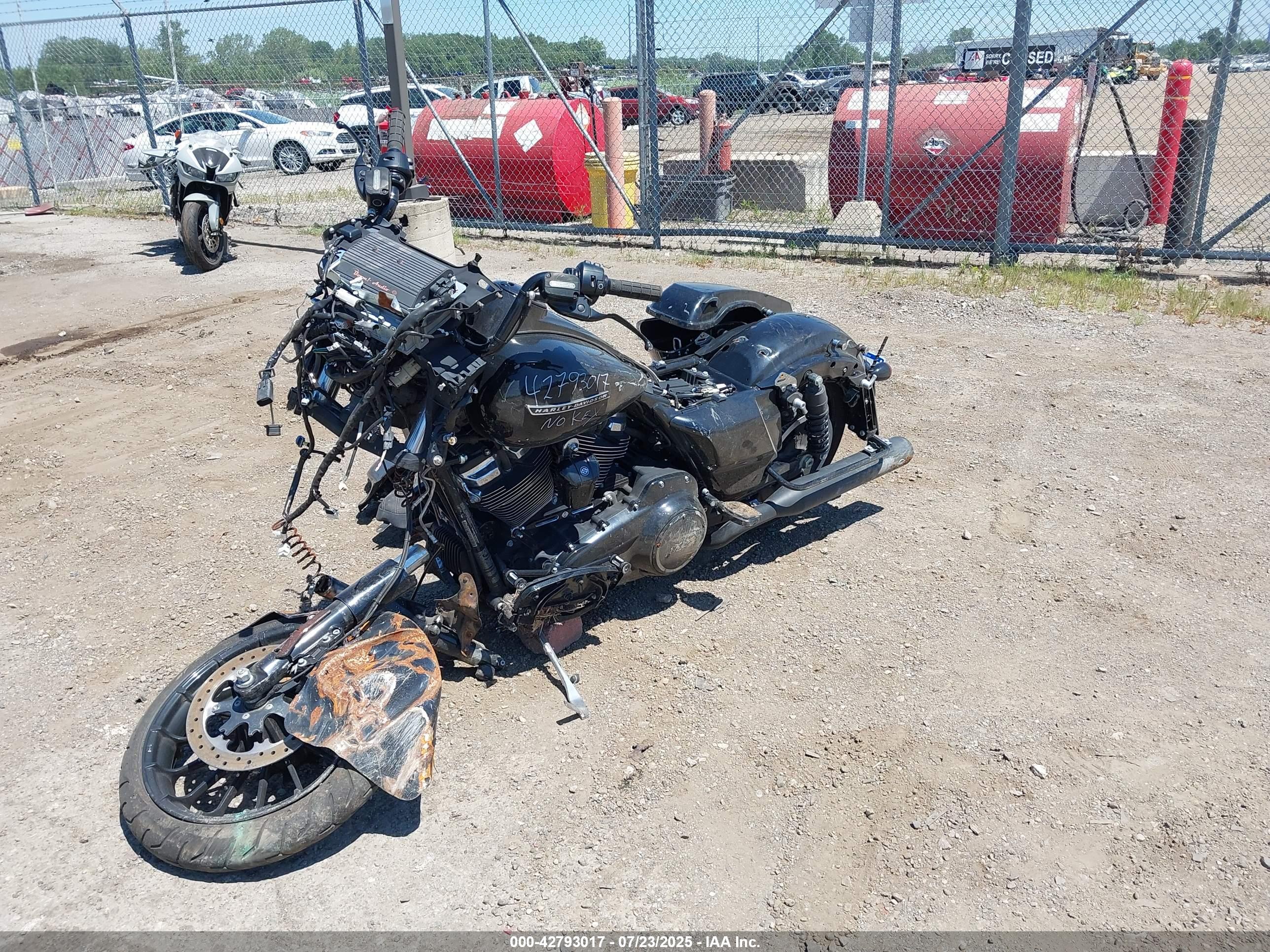 HARLEY-DAVIDSON FLHXS image 2